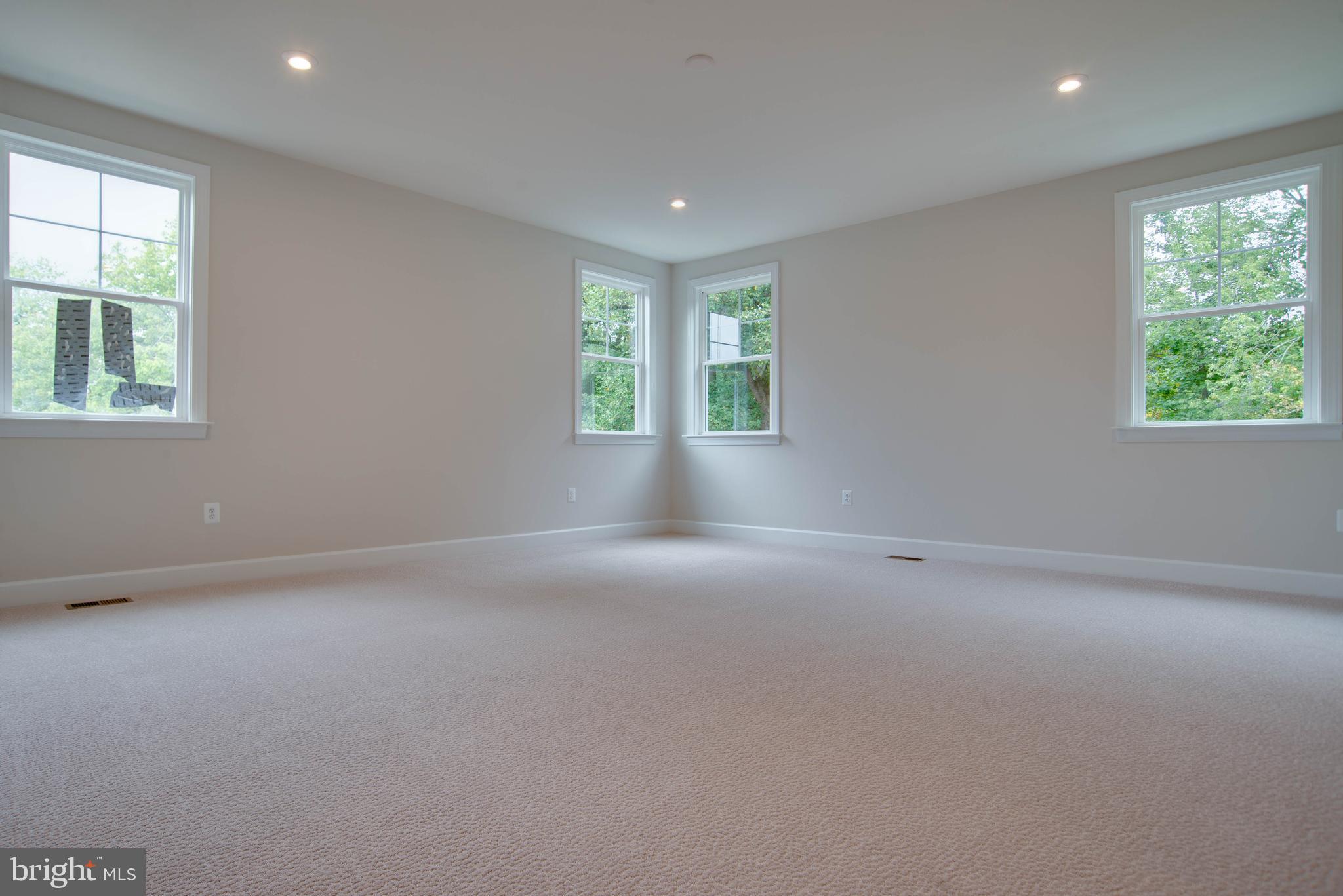 VIENNA WOODS - Residential Lease