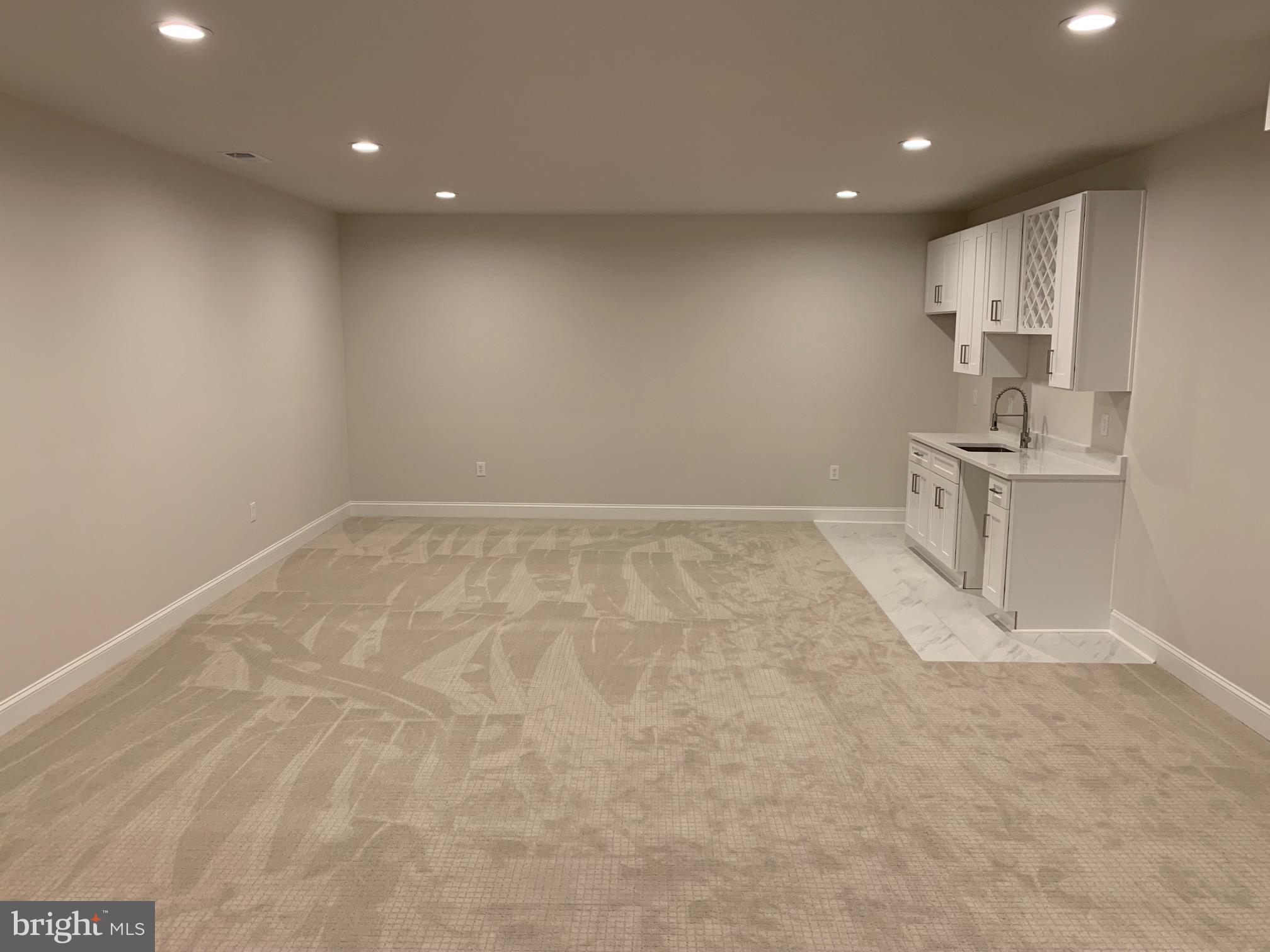 VIENNA WOODS - Residential Lease