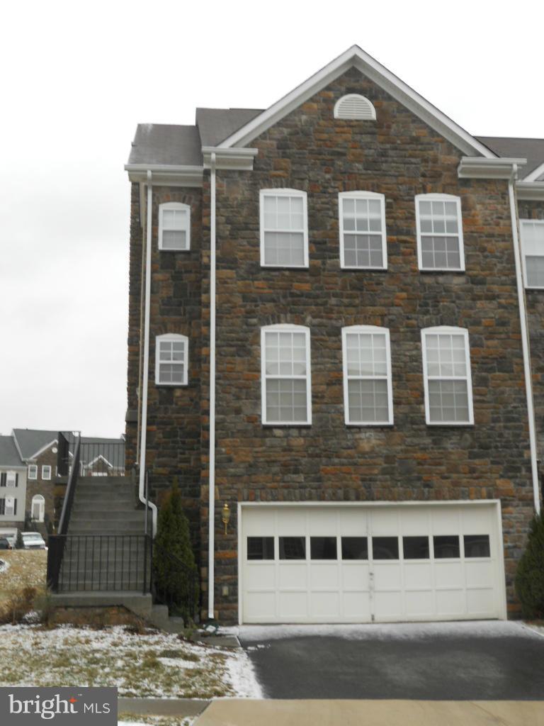POTOMAC CROSSING - Residential Lease