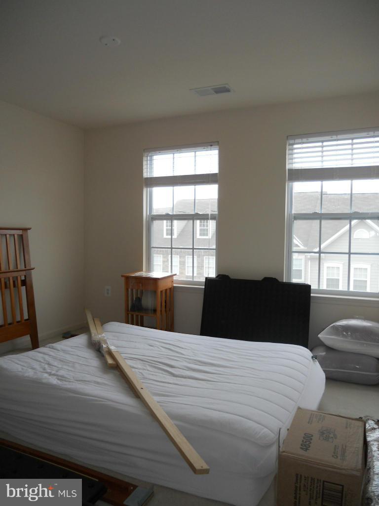 POTOMAC CROSSING - Residential Lease
