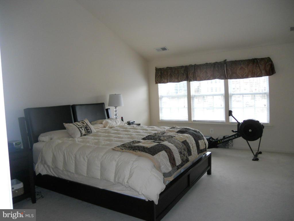 POTOMAC CROSSING - Residential Lease