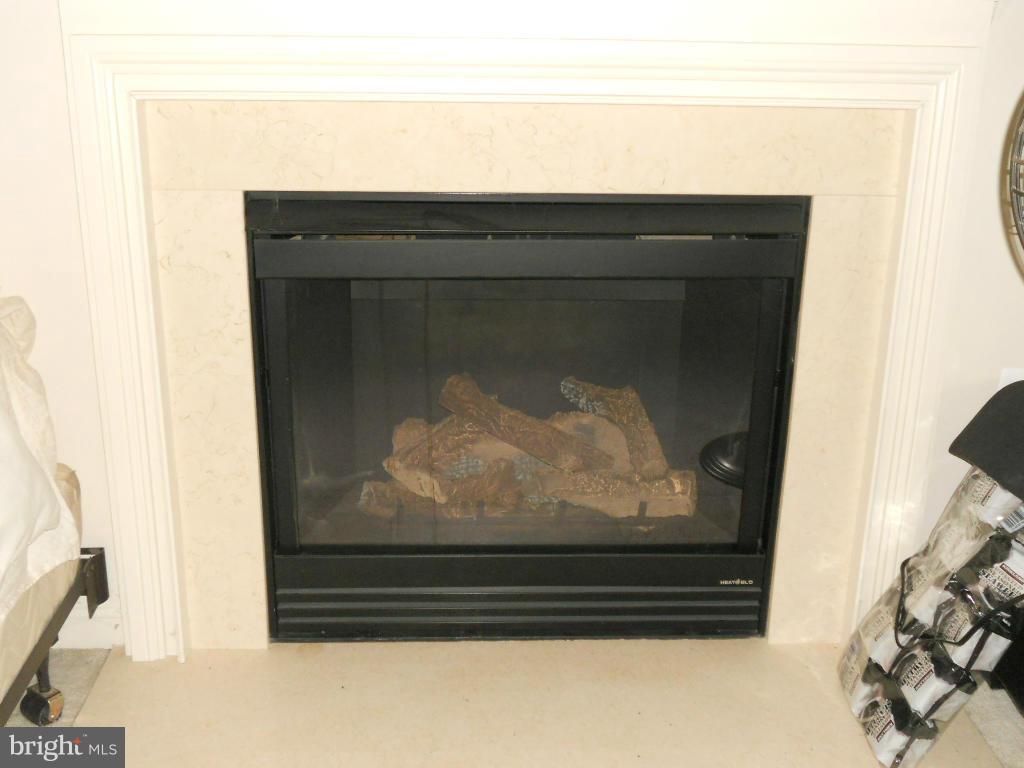 POTOMAC CROSSING - Residential Lease