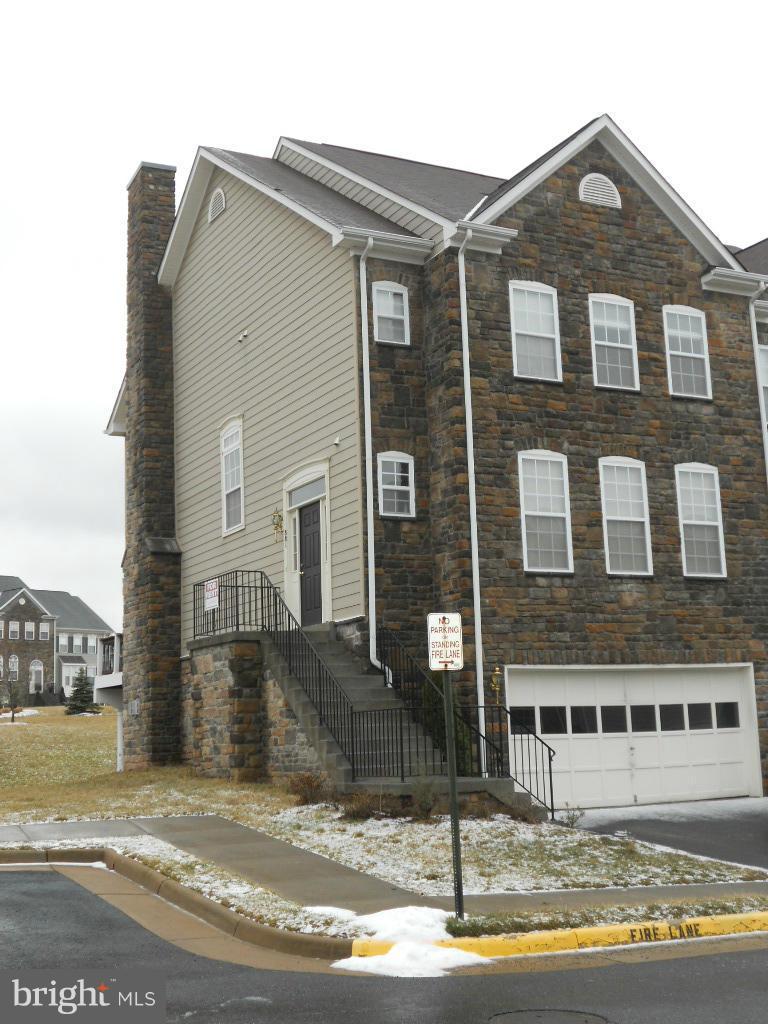 POTOMAC CROSSING - Residential Lease