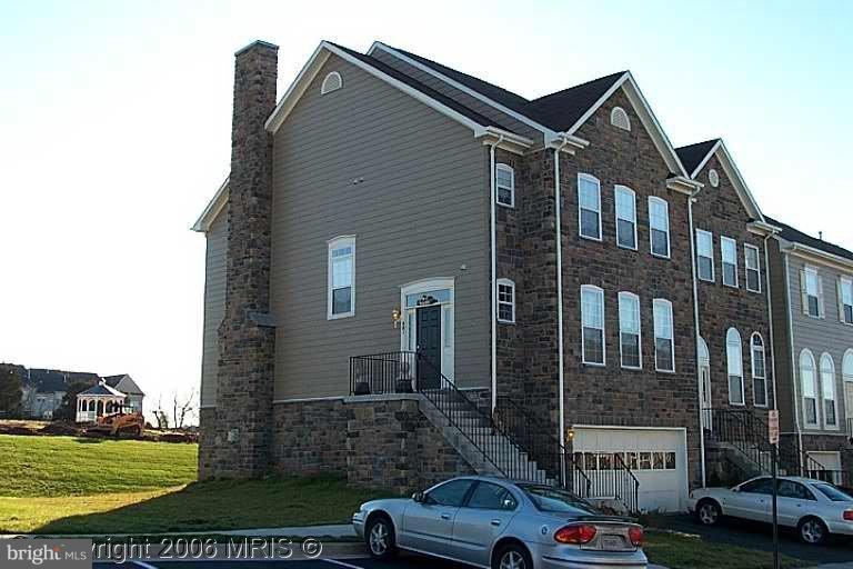 POTOMAC CROSSING - Residential Lease