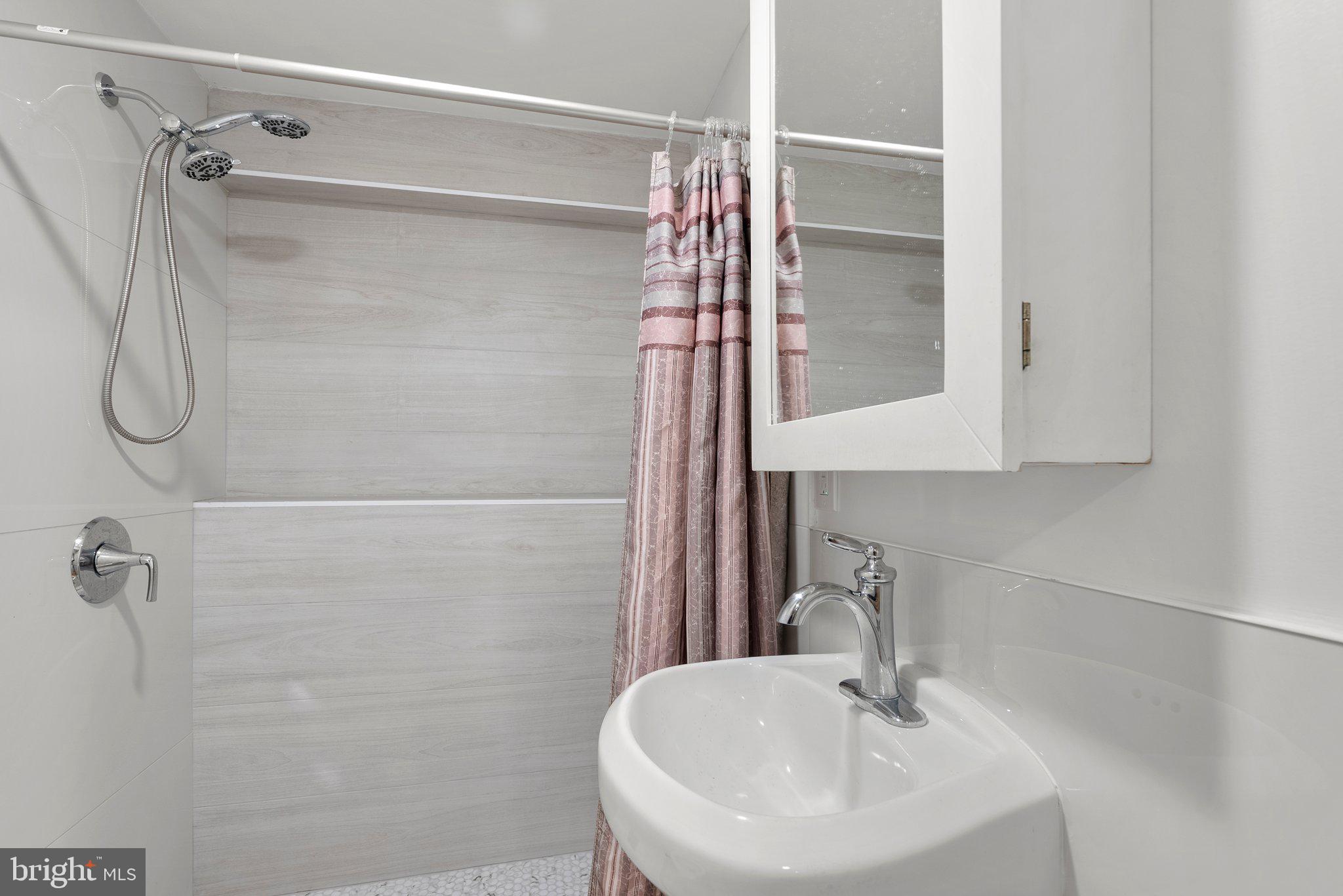 GREENWOOD KNOLLS - Residential