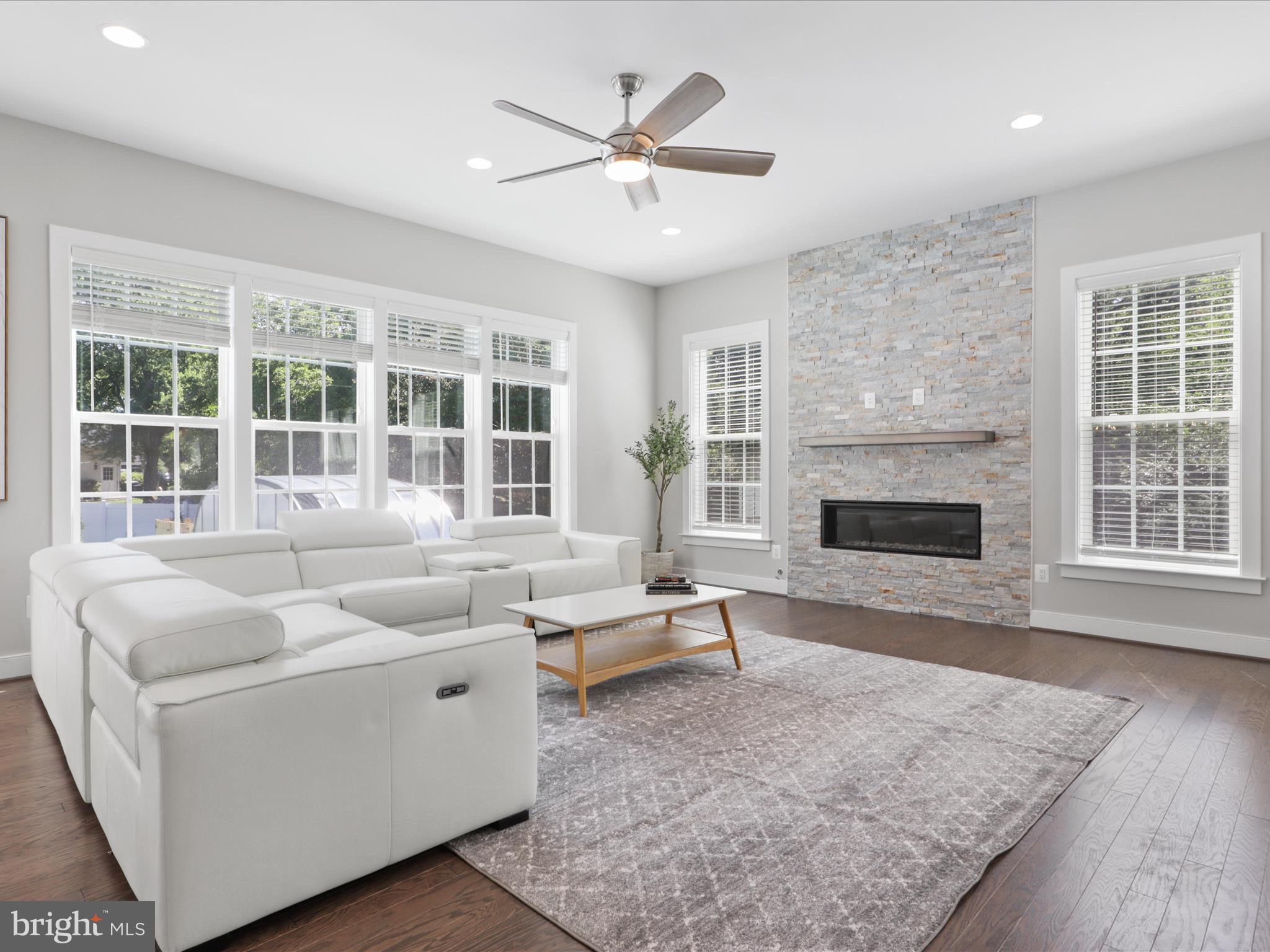 VIENNA WOODS - Residential