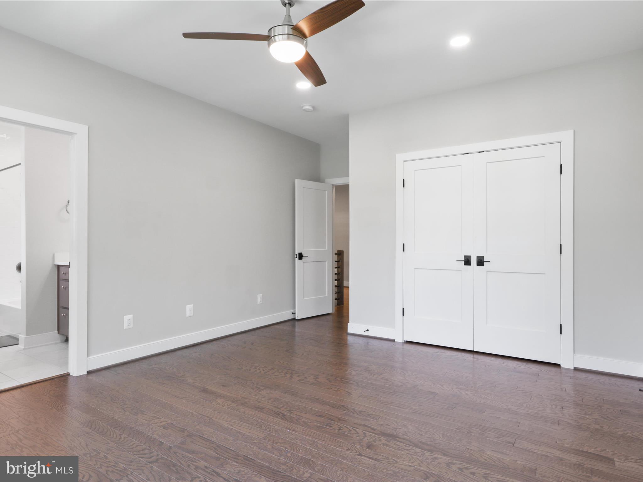 VIENNA WOODS - Residential