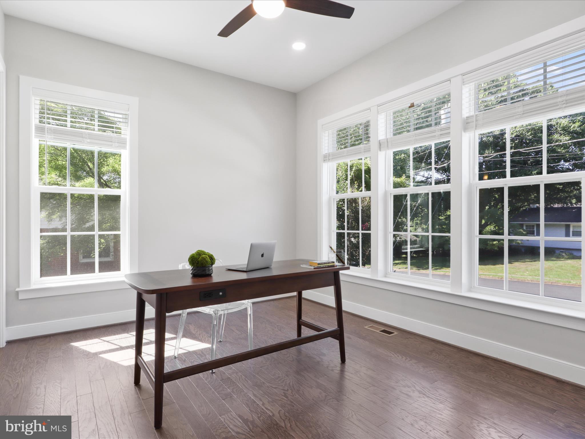 VIENNA WOODS - Residential