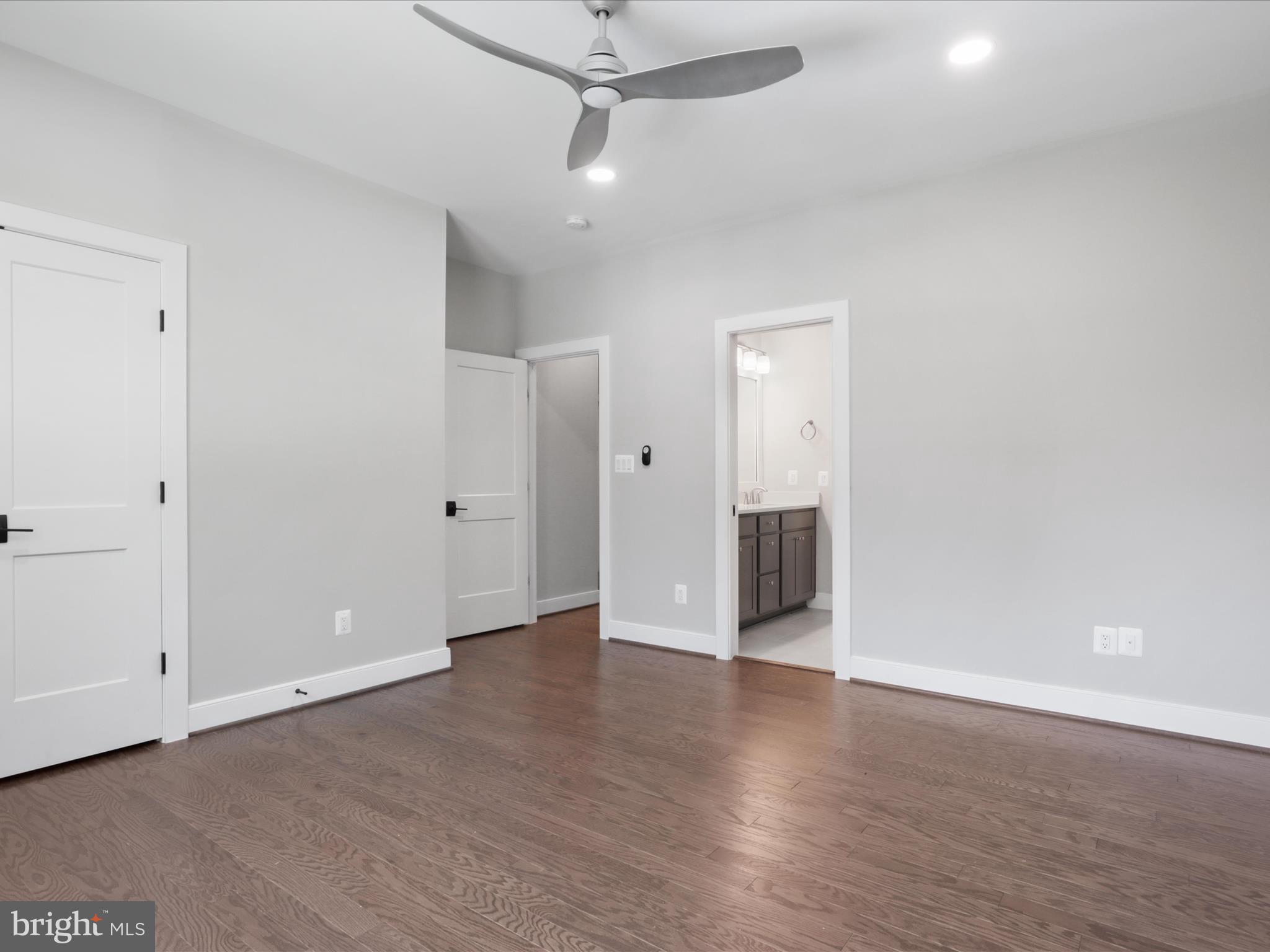 VIENNA WOODS - Residential