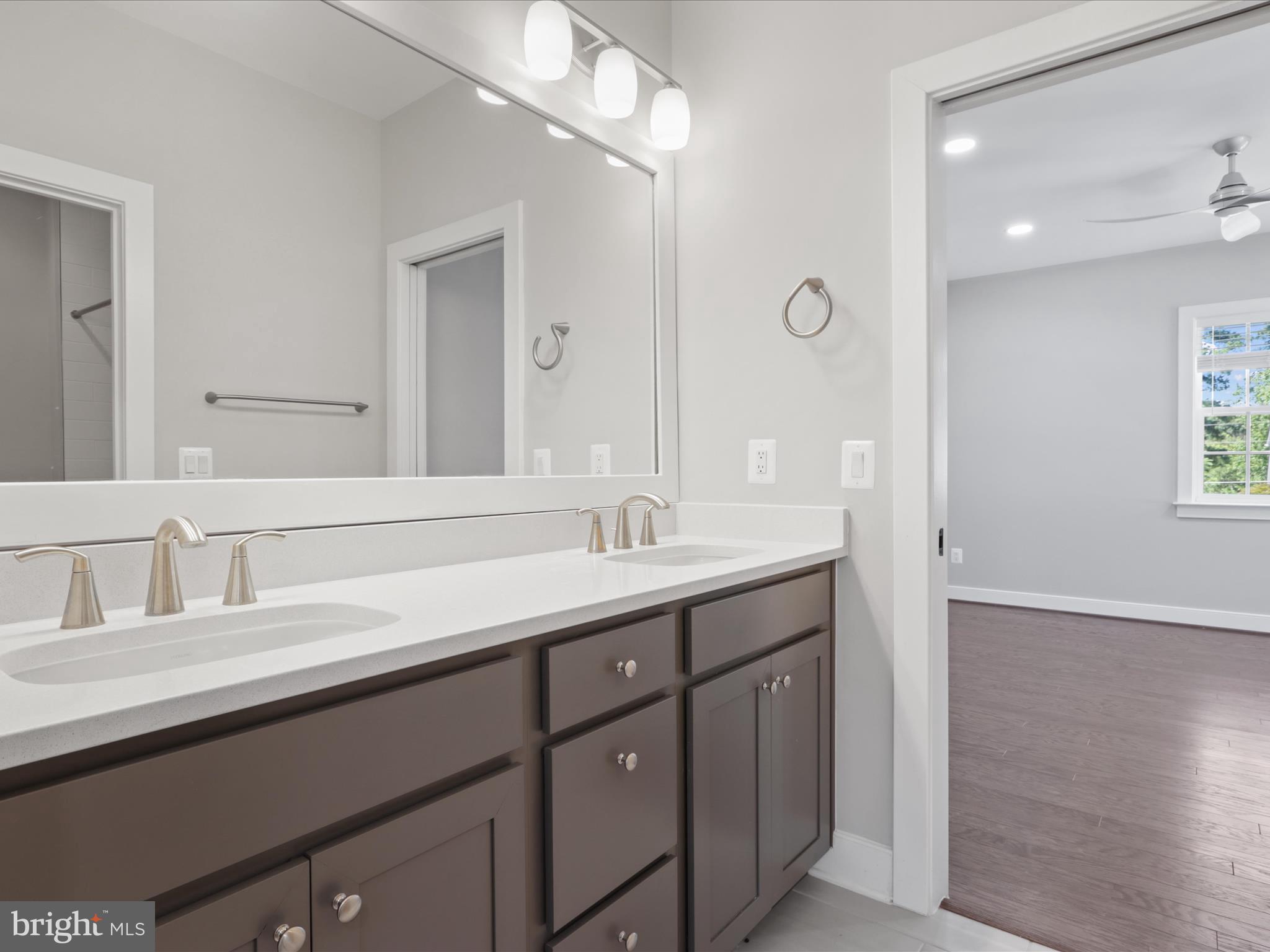 VIENNA WOODS - Residential