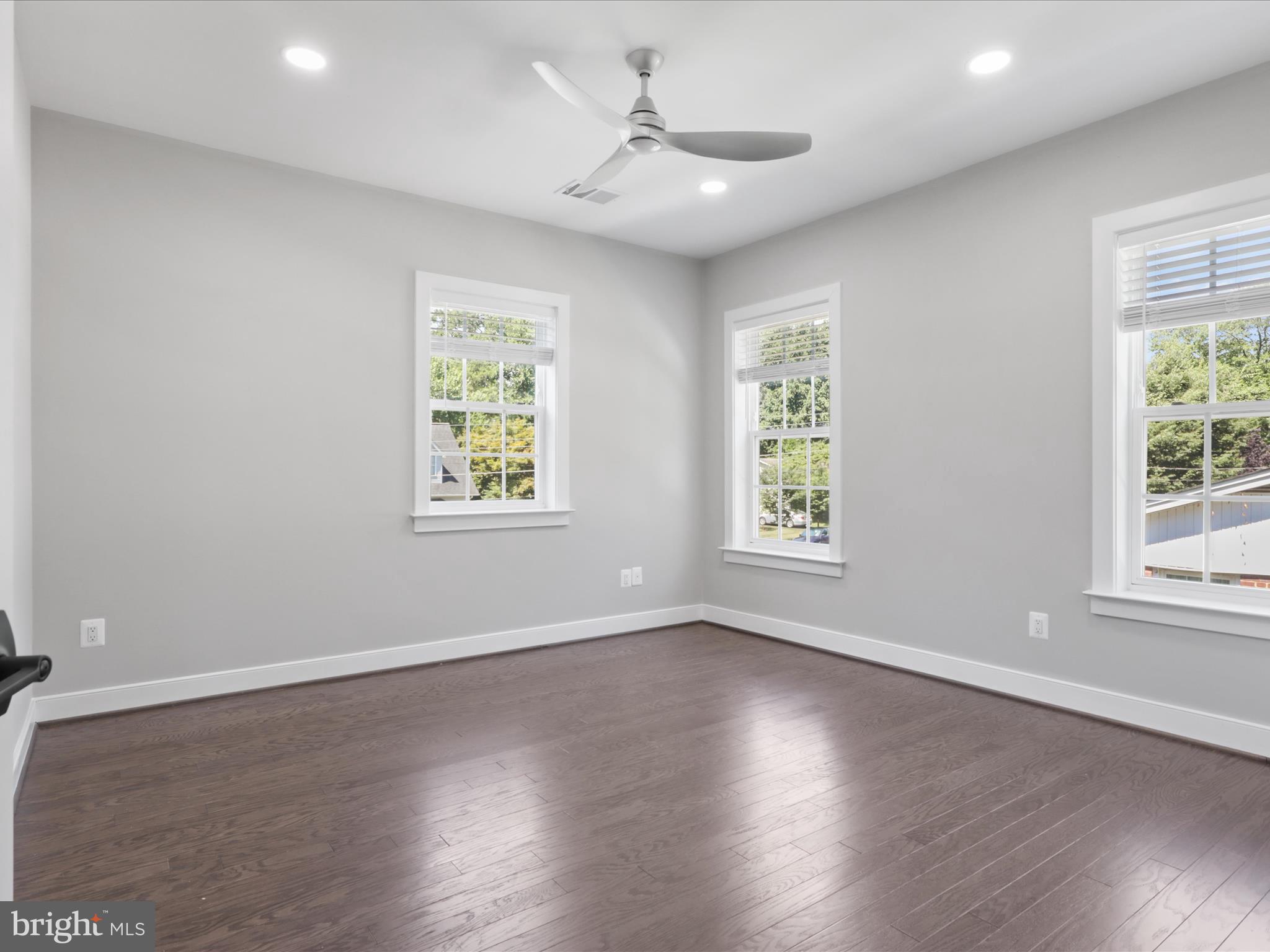 VIENNA WOODS - Residential