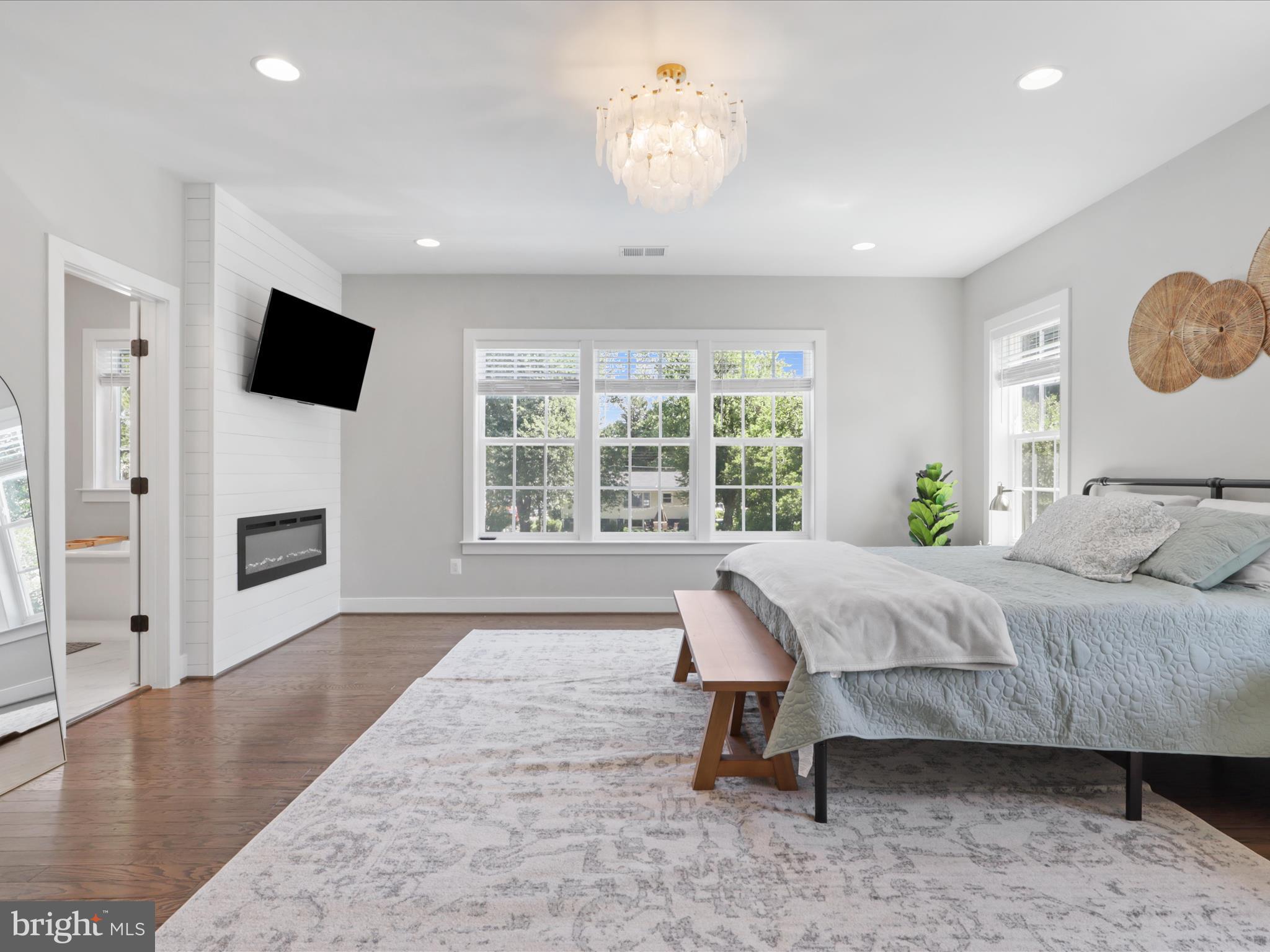 VIENNA WOODS - Residential