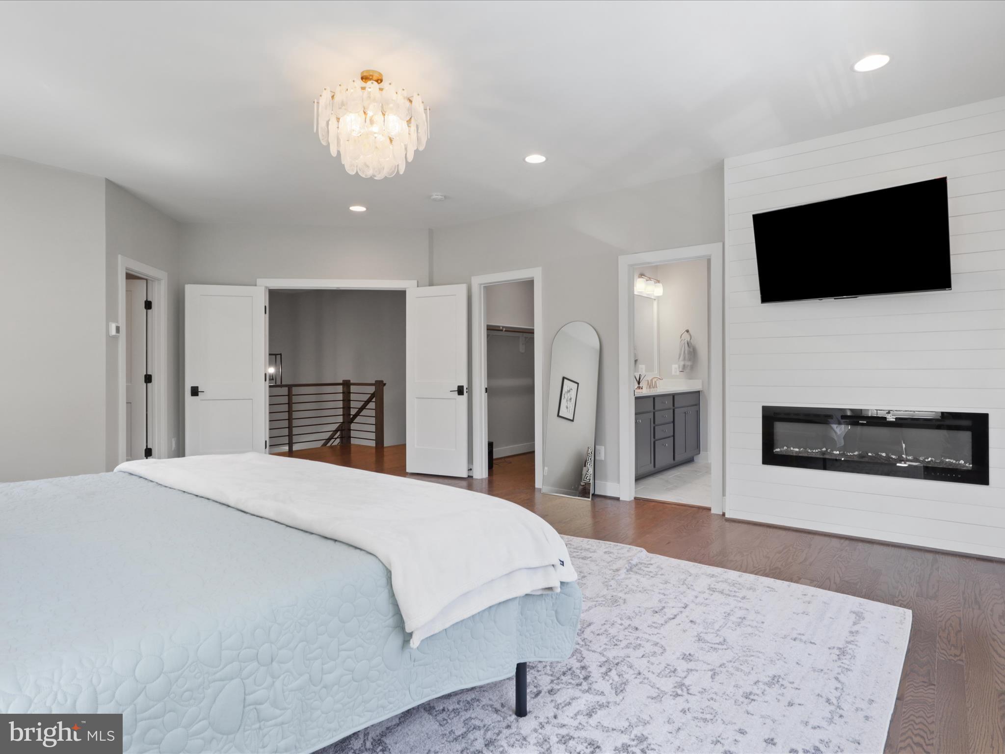 VIENNA WOODS - Residential