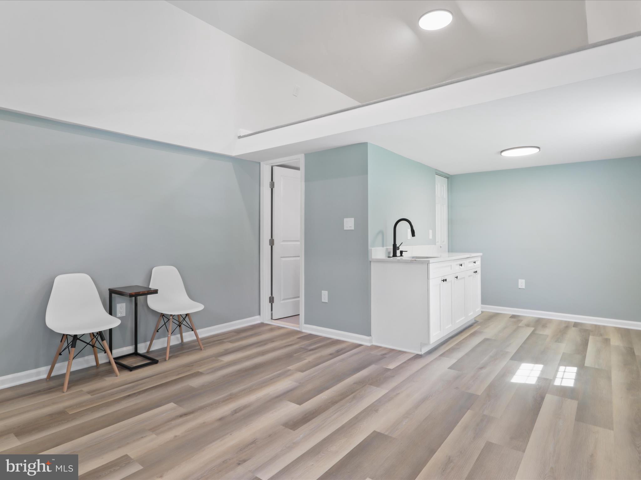 VIENNA WOODS - Residential