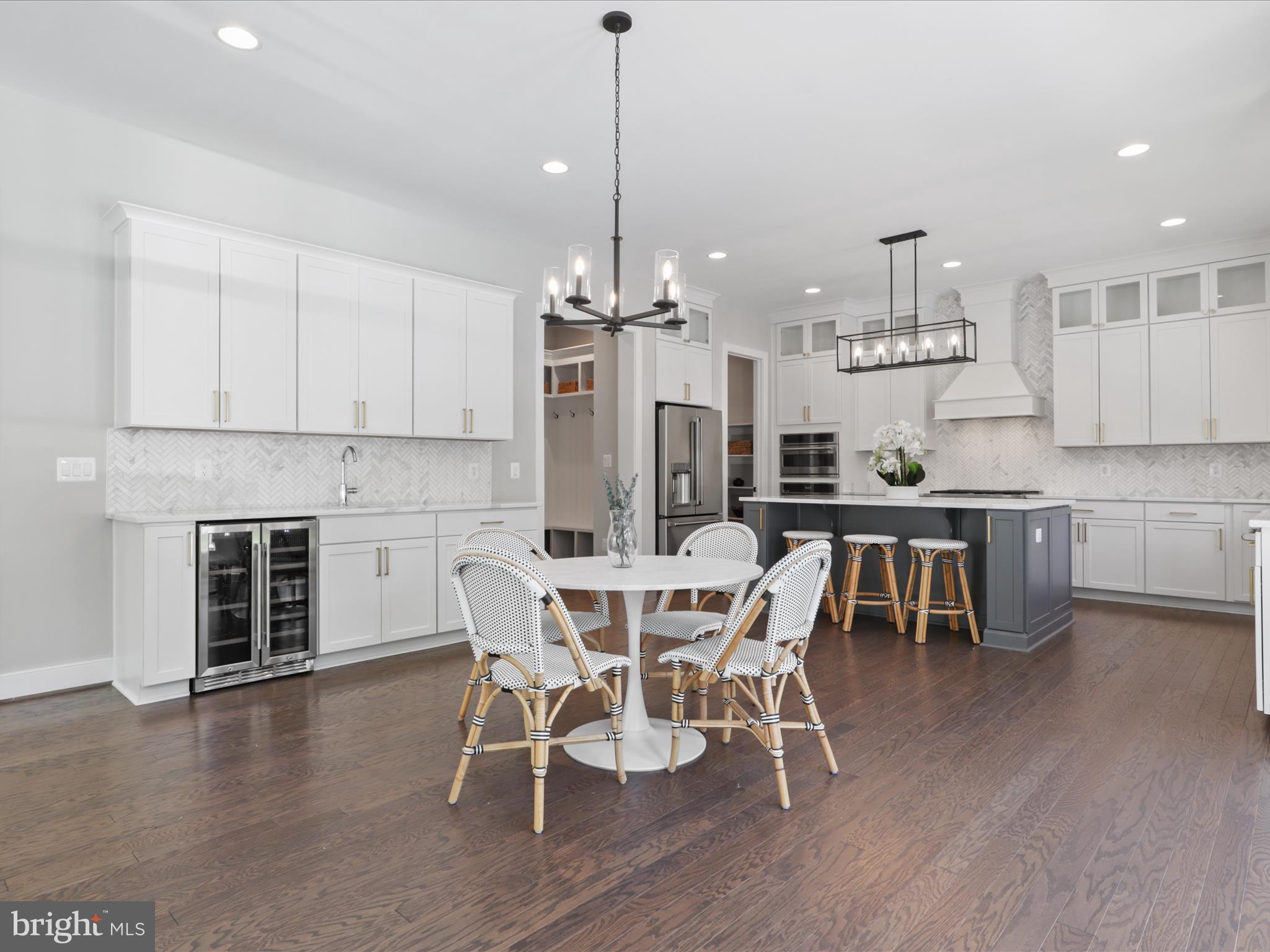 VIENNA WOODS - Residential