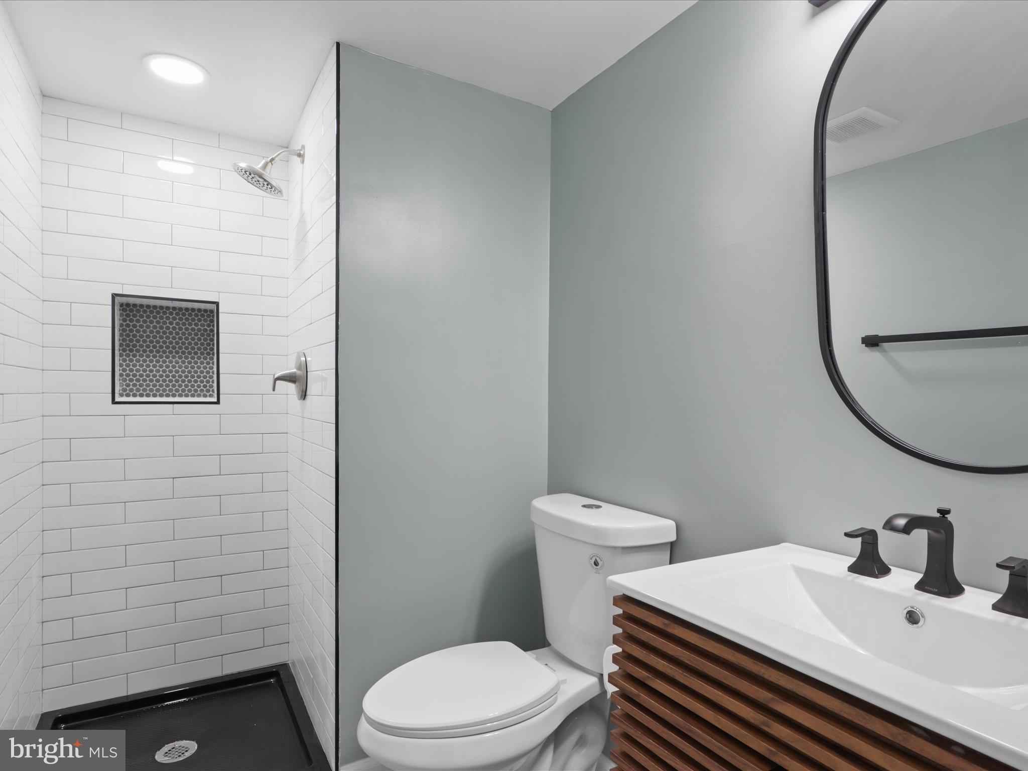 VIENNA WOODS - Residential