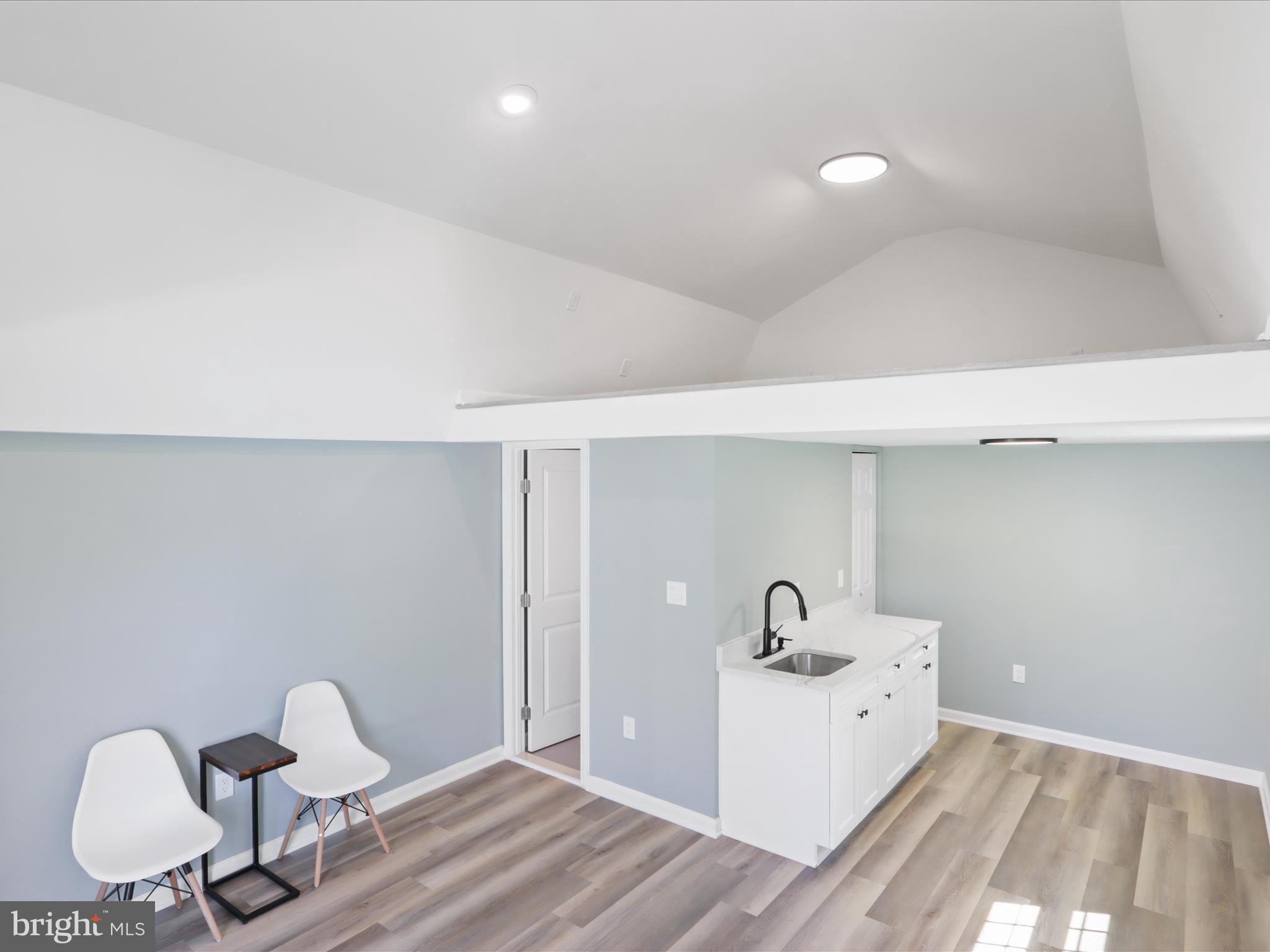 VIENNA WOODS - Residential