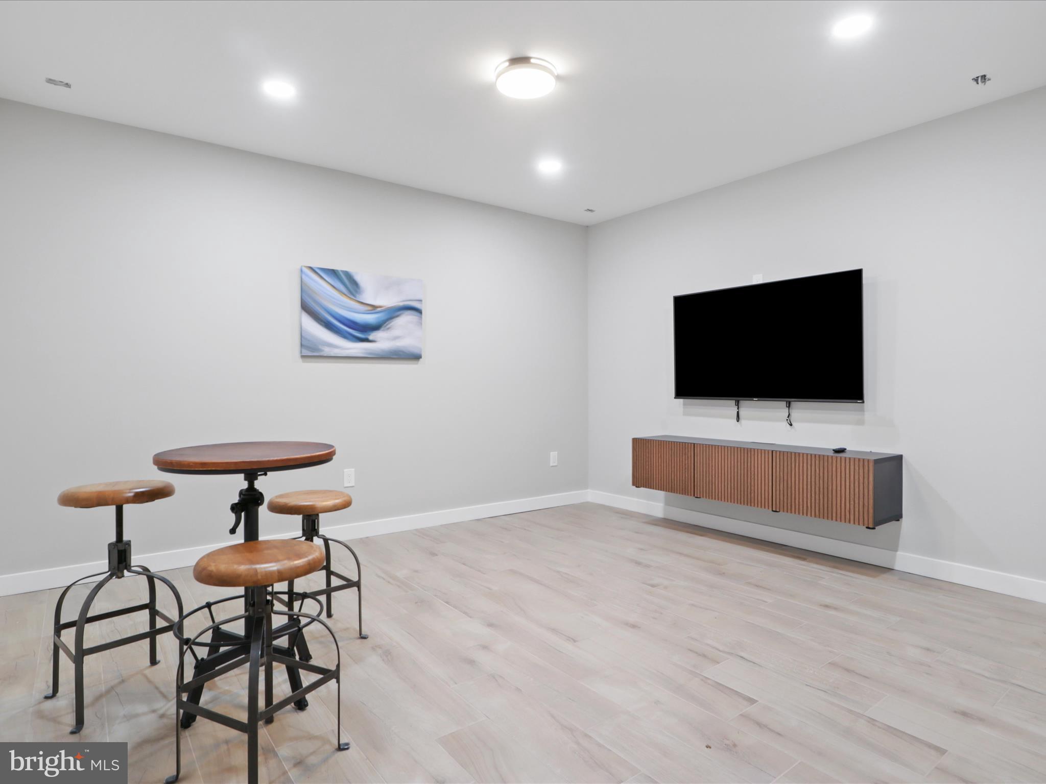 VIENNA WOODS - Residential