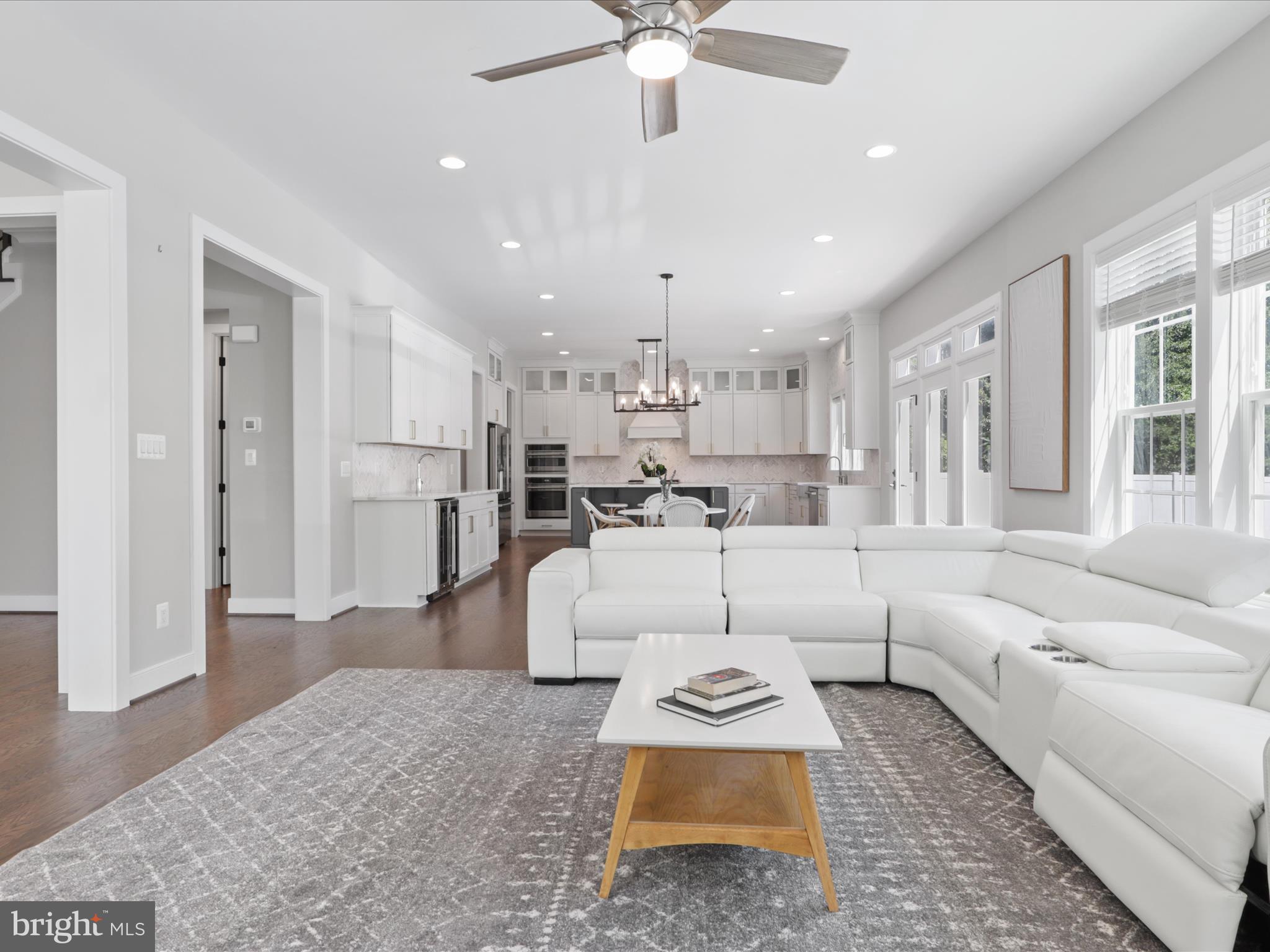 VIENNA WOODS - Residential