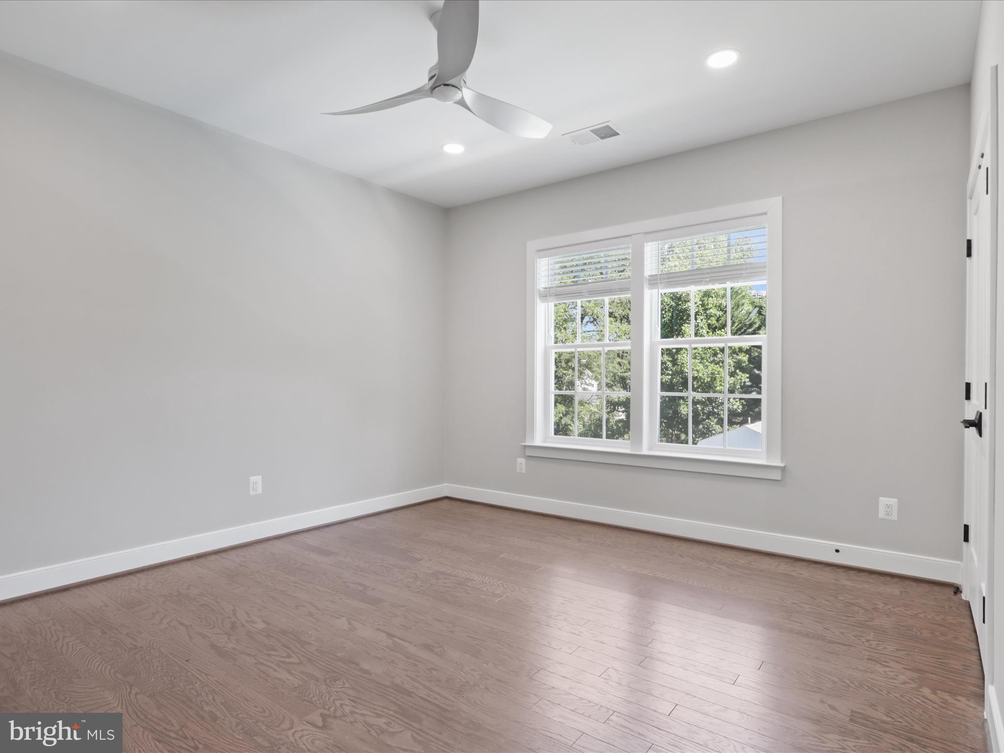 VIENNA WOODS - Residential