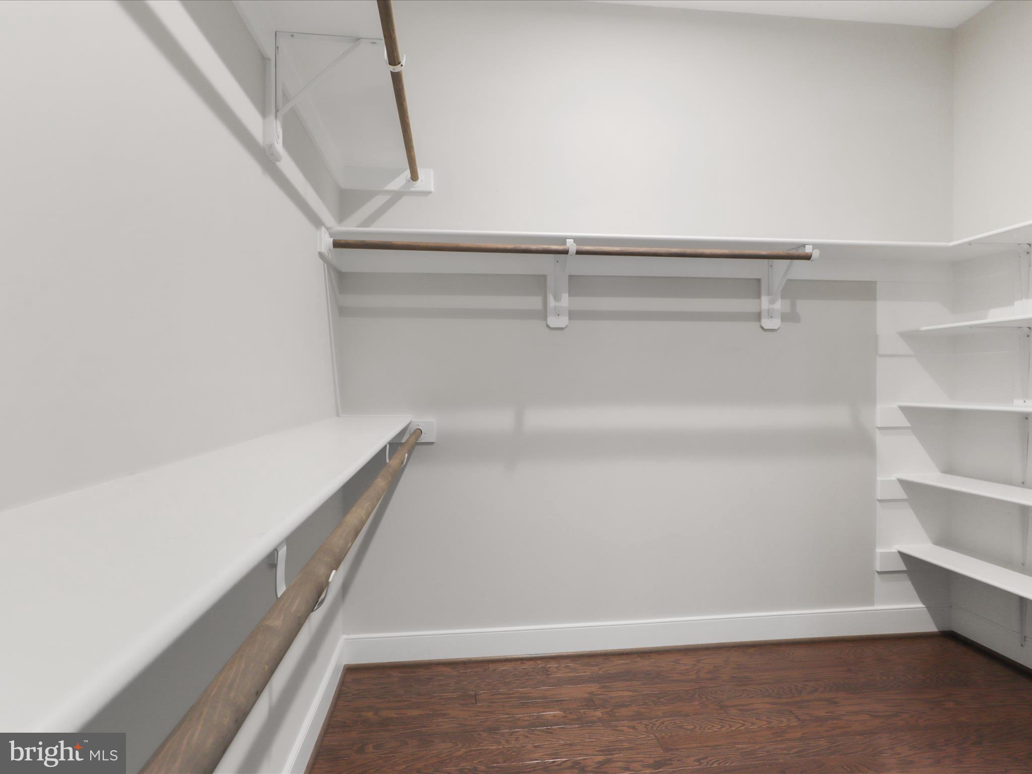 VIENNA WOODS - Residential