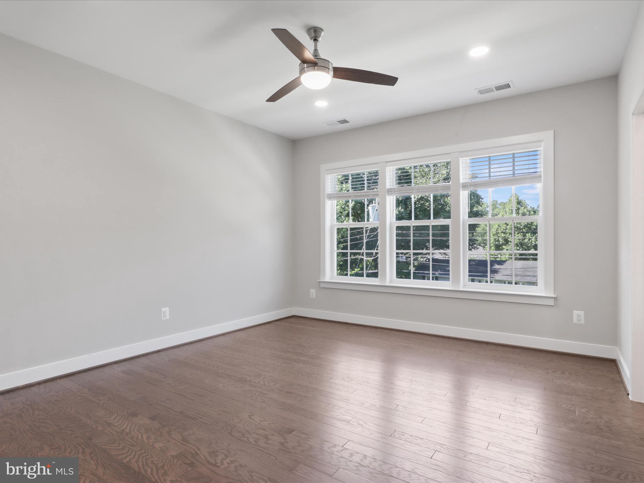 VIENNA WOODS - Residential