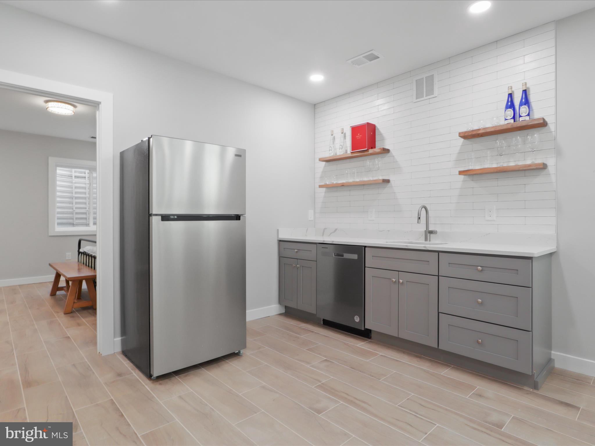 VIENNA WOODS - Residential