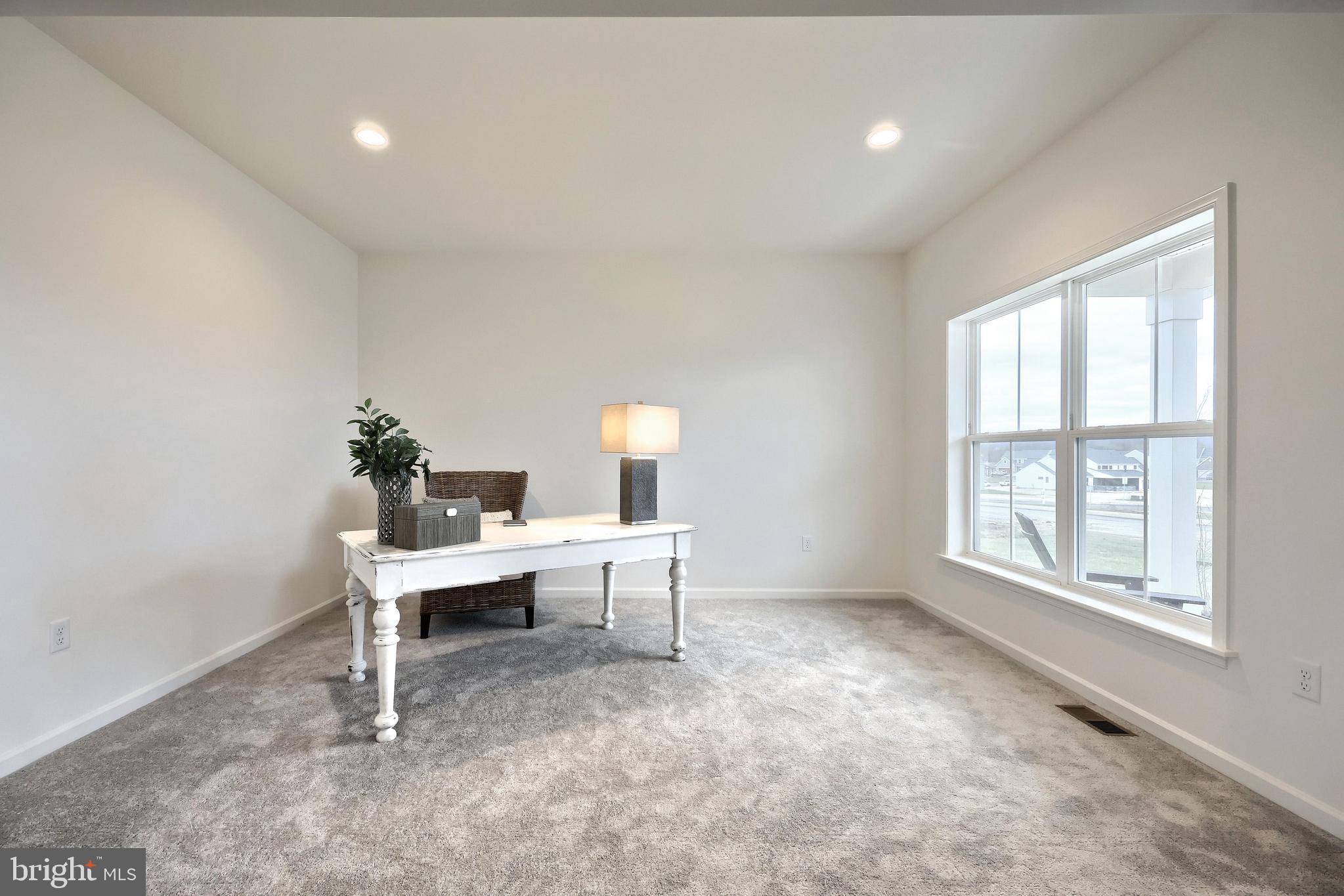 SUMMER LAYNE - Residential