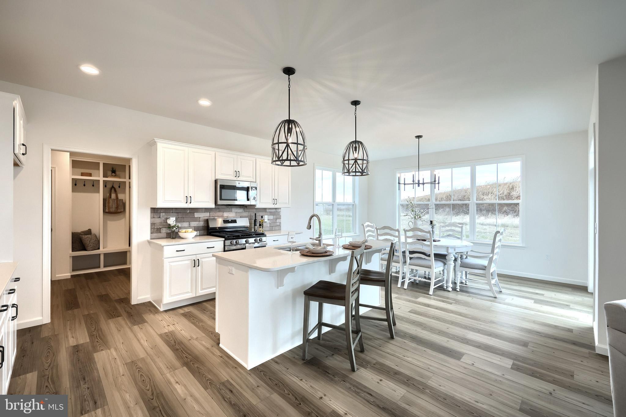 SUMMER LAYNE - Residential