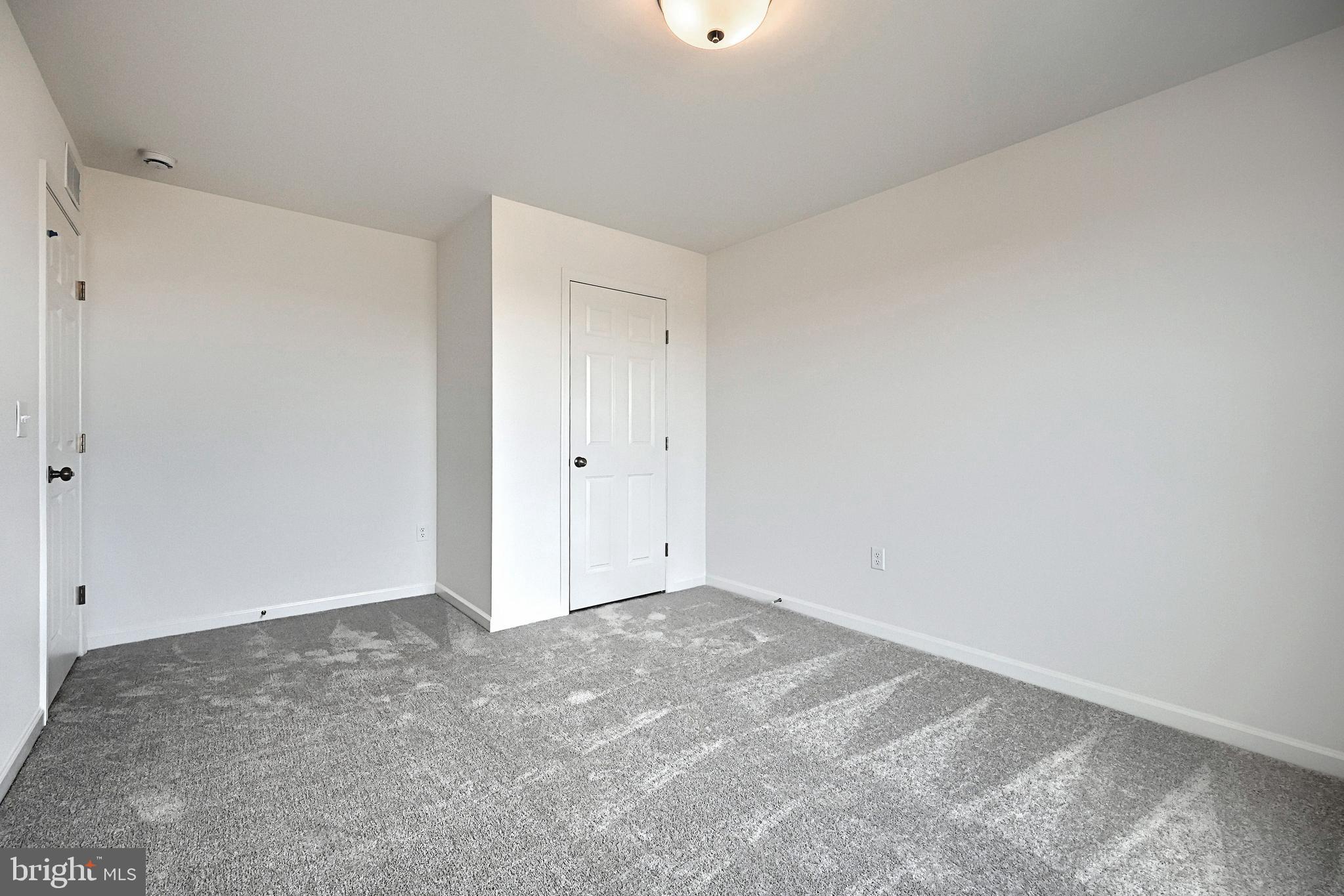 SUMMER LAYNE - Residential