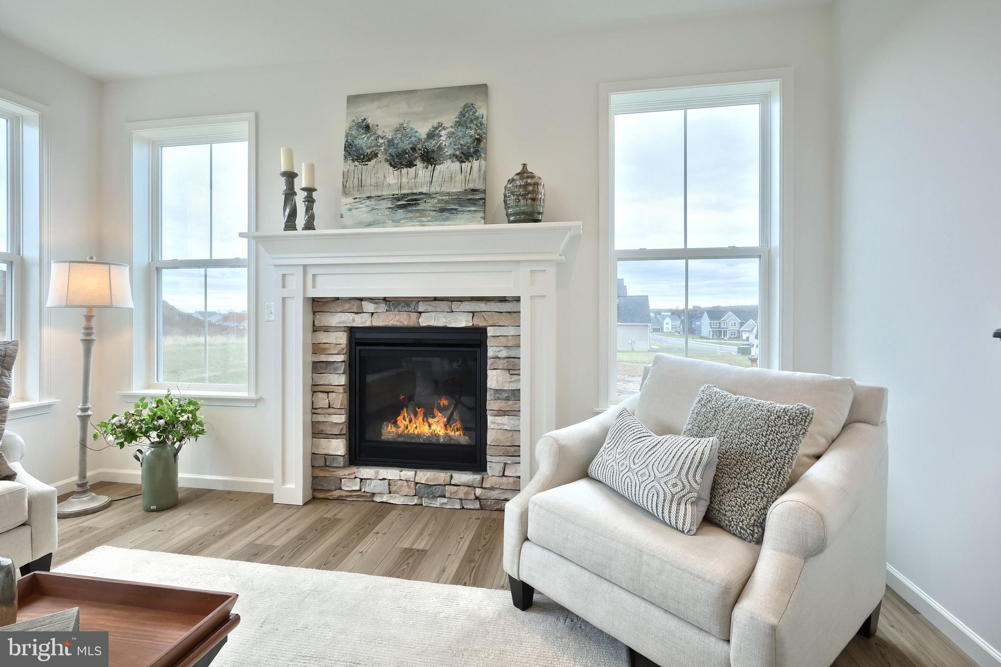 SUMMER LAYNE - Residential