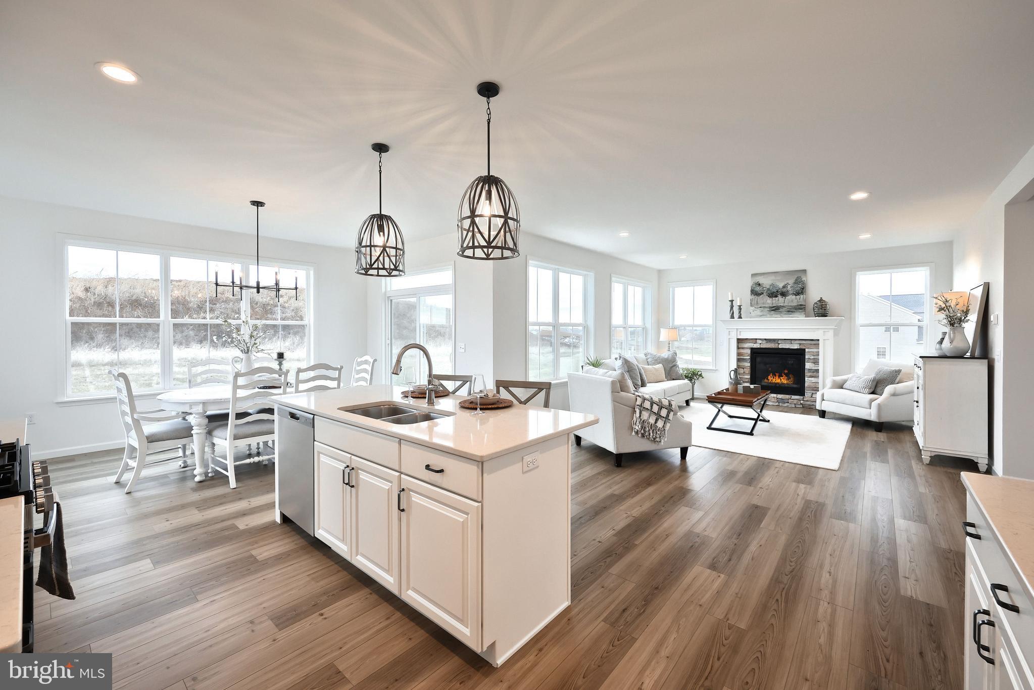 SUMMER LAYNE - Residential