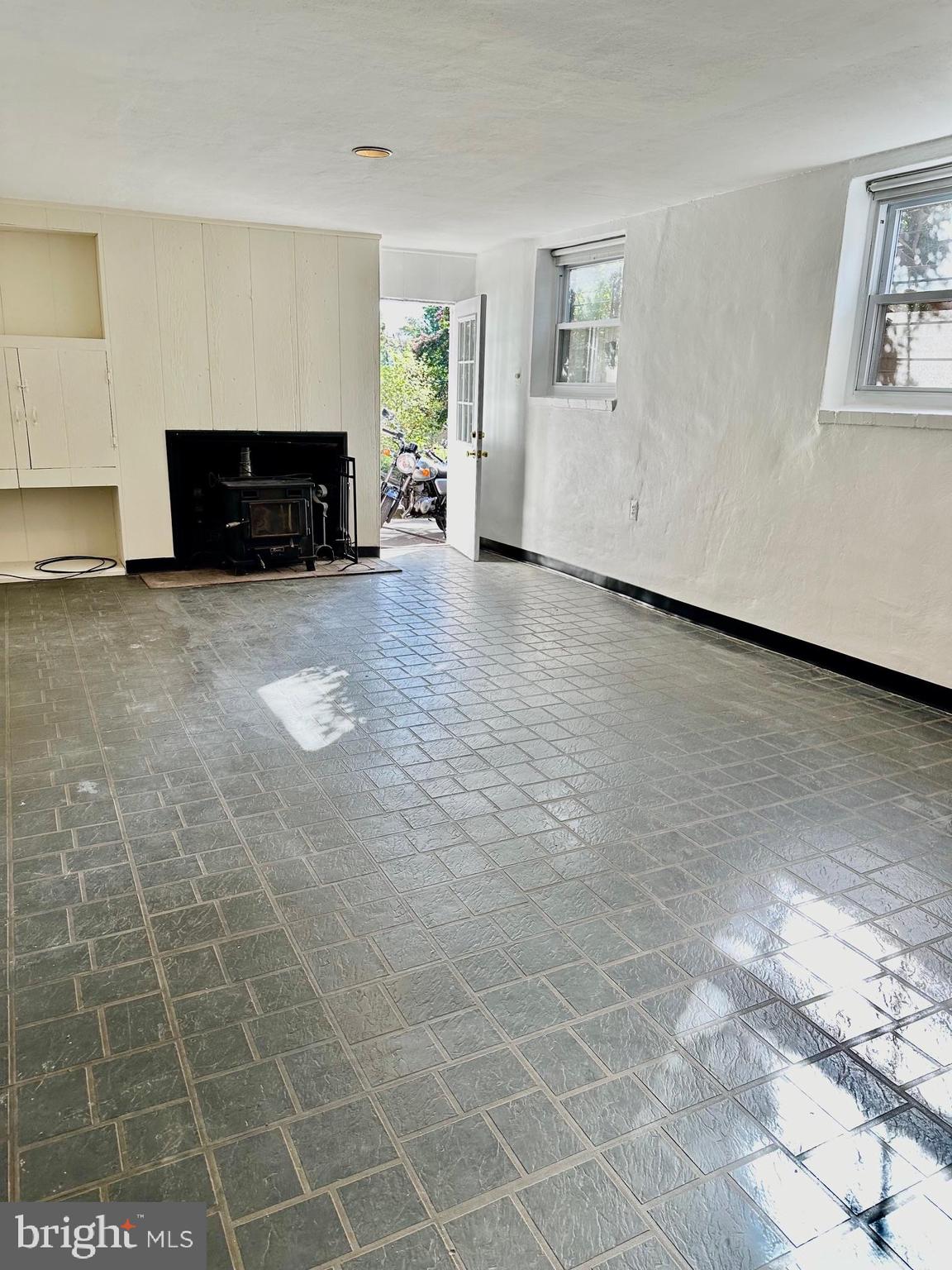 OAKCREST - Residential Lease