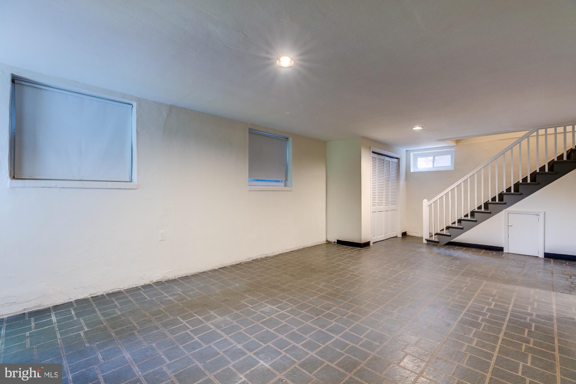 OAKCREST - Residential Lease