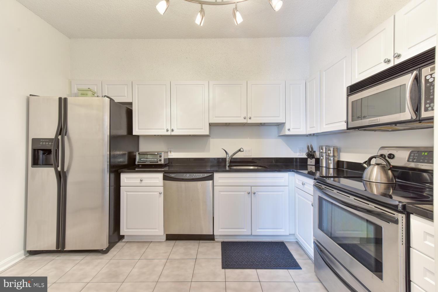 LAKESIDE PLAZA - Residential