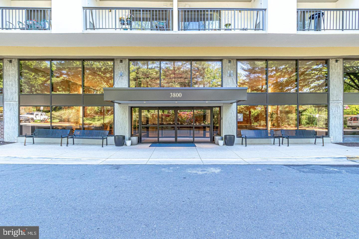 LAKESIDE PLAZA - Residential