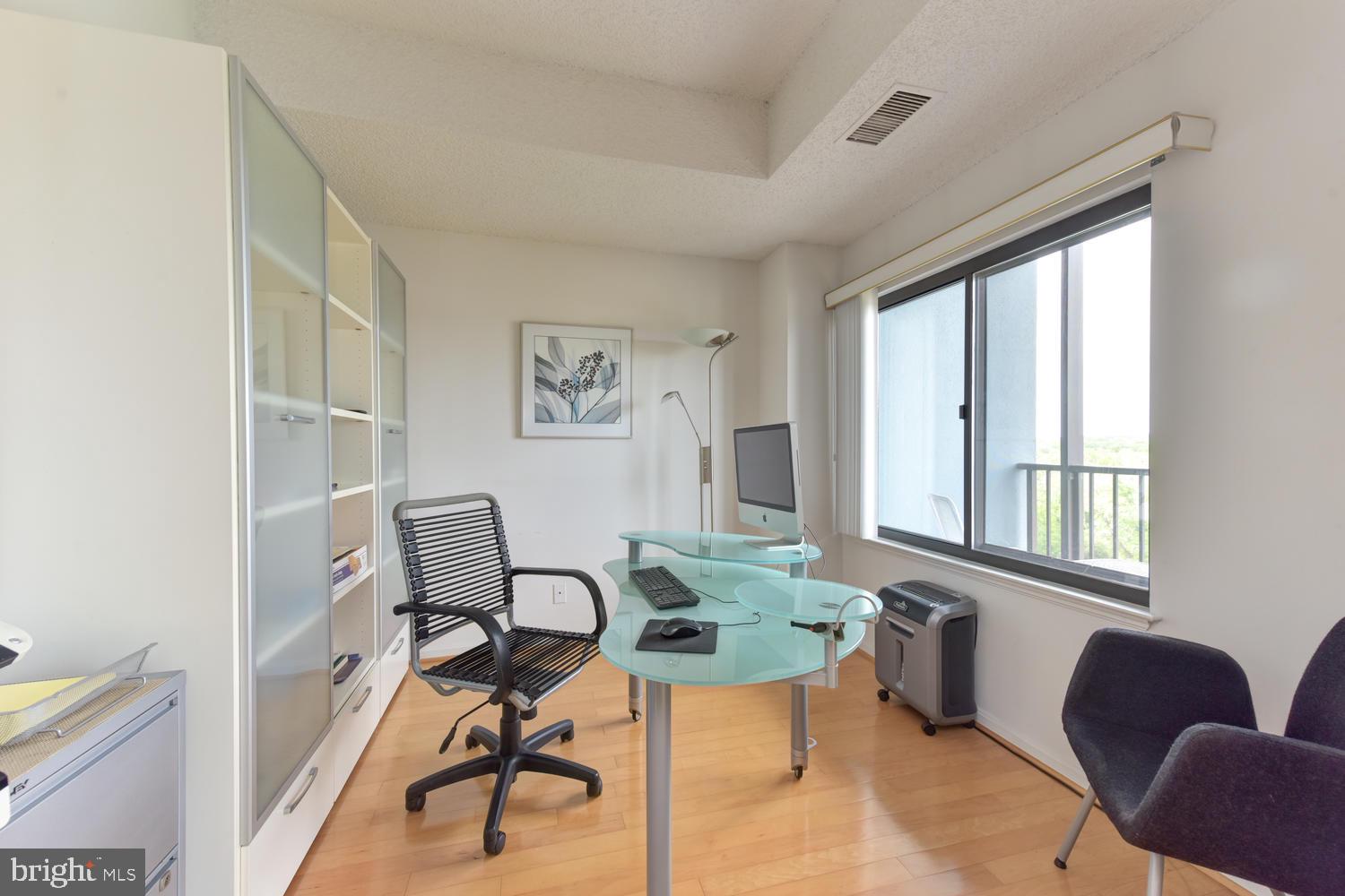 LAKESIDE PLAZA - Residential