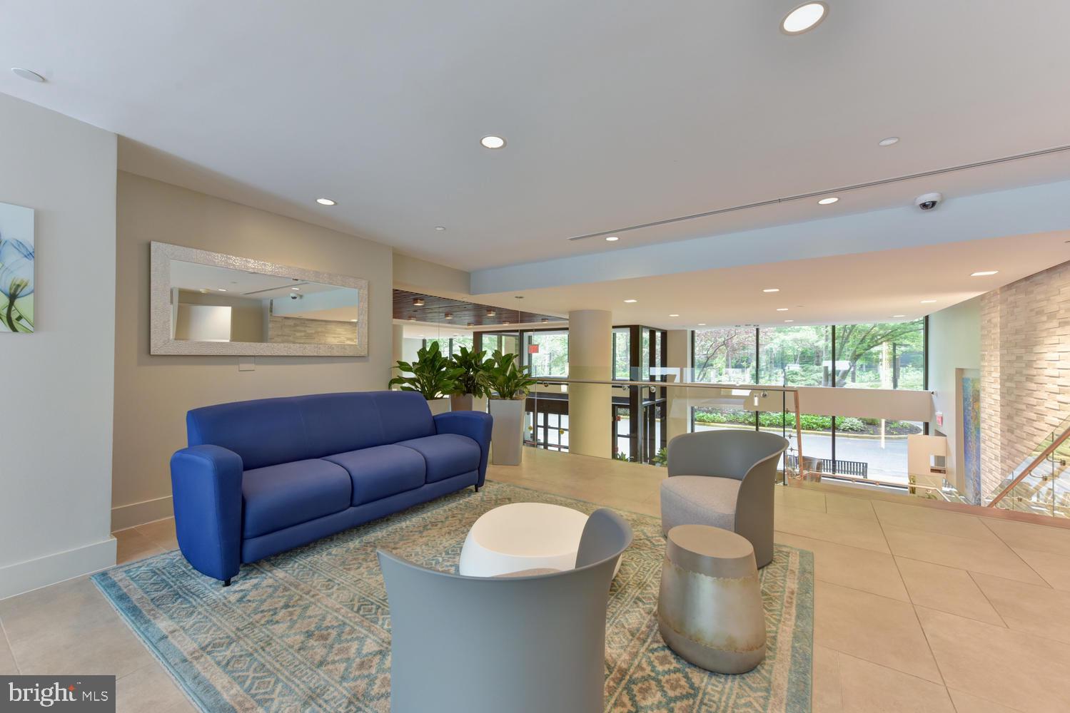 LAKESIDE PLAZA - Residential