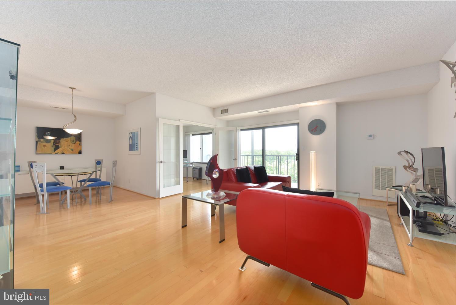 LAKESIDE PLAZA - Residential