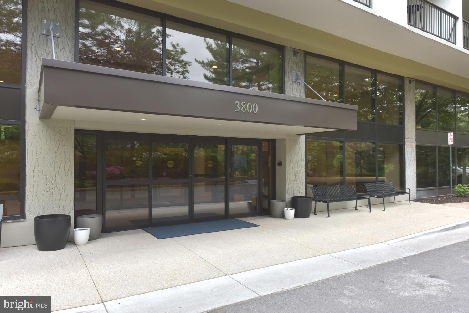 LAKESIDE PLAZA - Residential