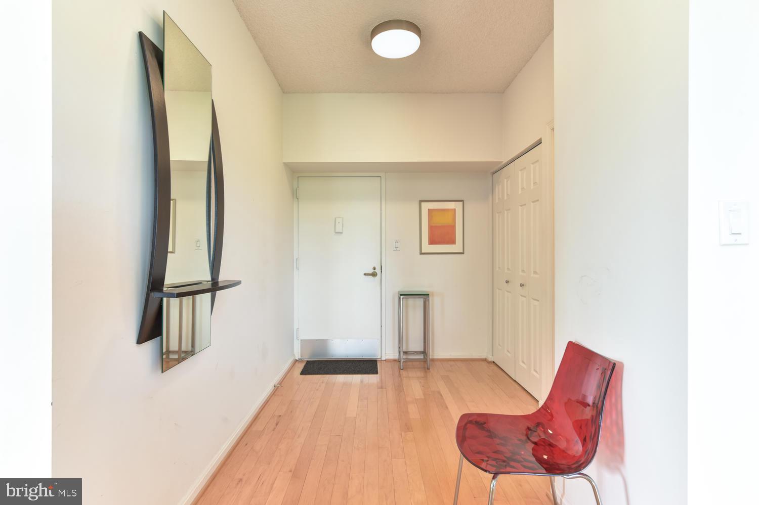 LAKESIDE PLAZA - Residential