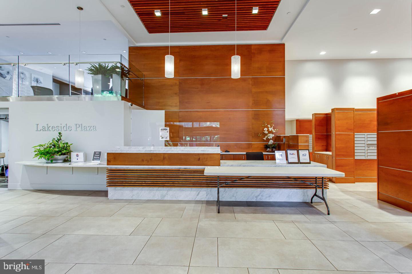 LAKESIDE PLAZA - Residential