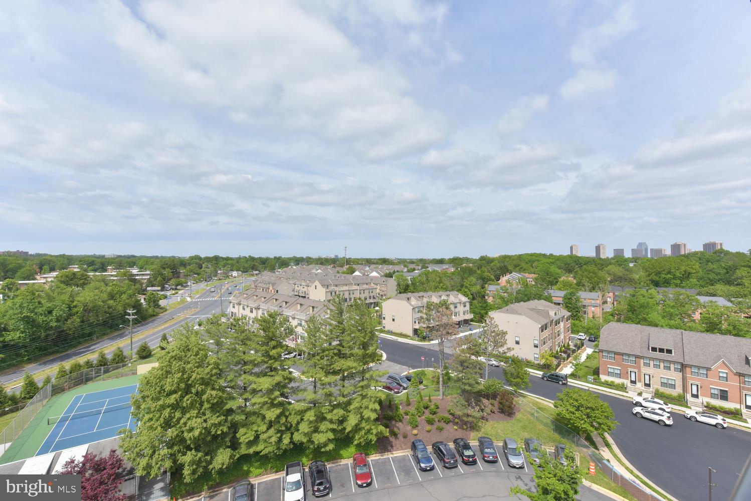 LAKESIDE PLAZA - Residential