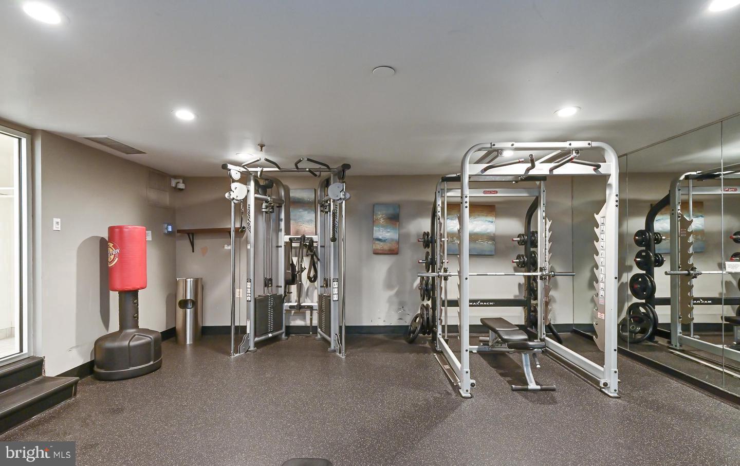 LAKESIDE PLAZA - Residential