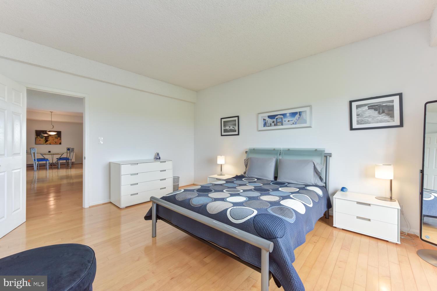 LAKESIDE PLAZA - Residential