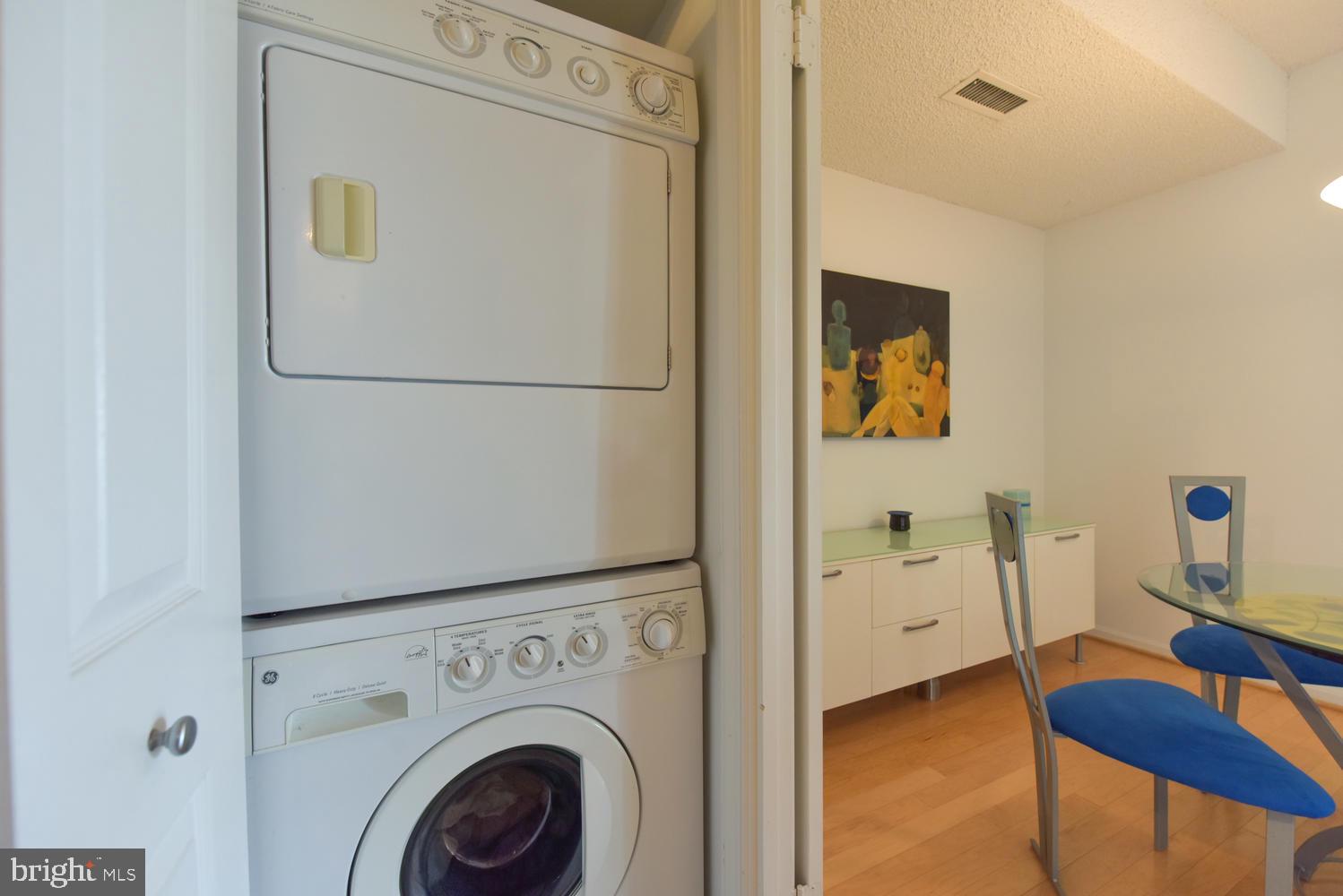 LAKESIDE PLAZA - Residential