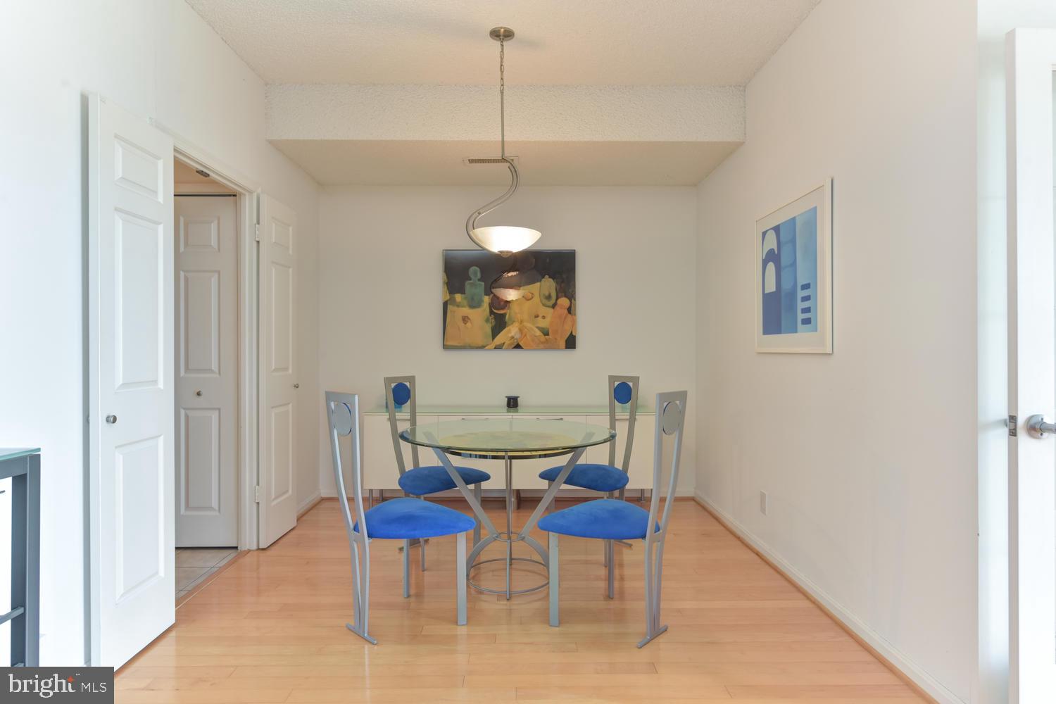 LAKESIDE PLAZA - Residential