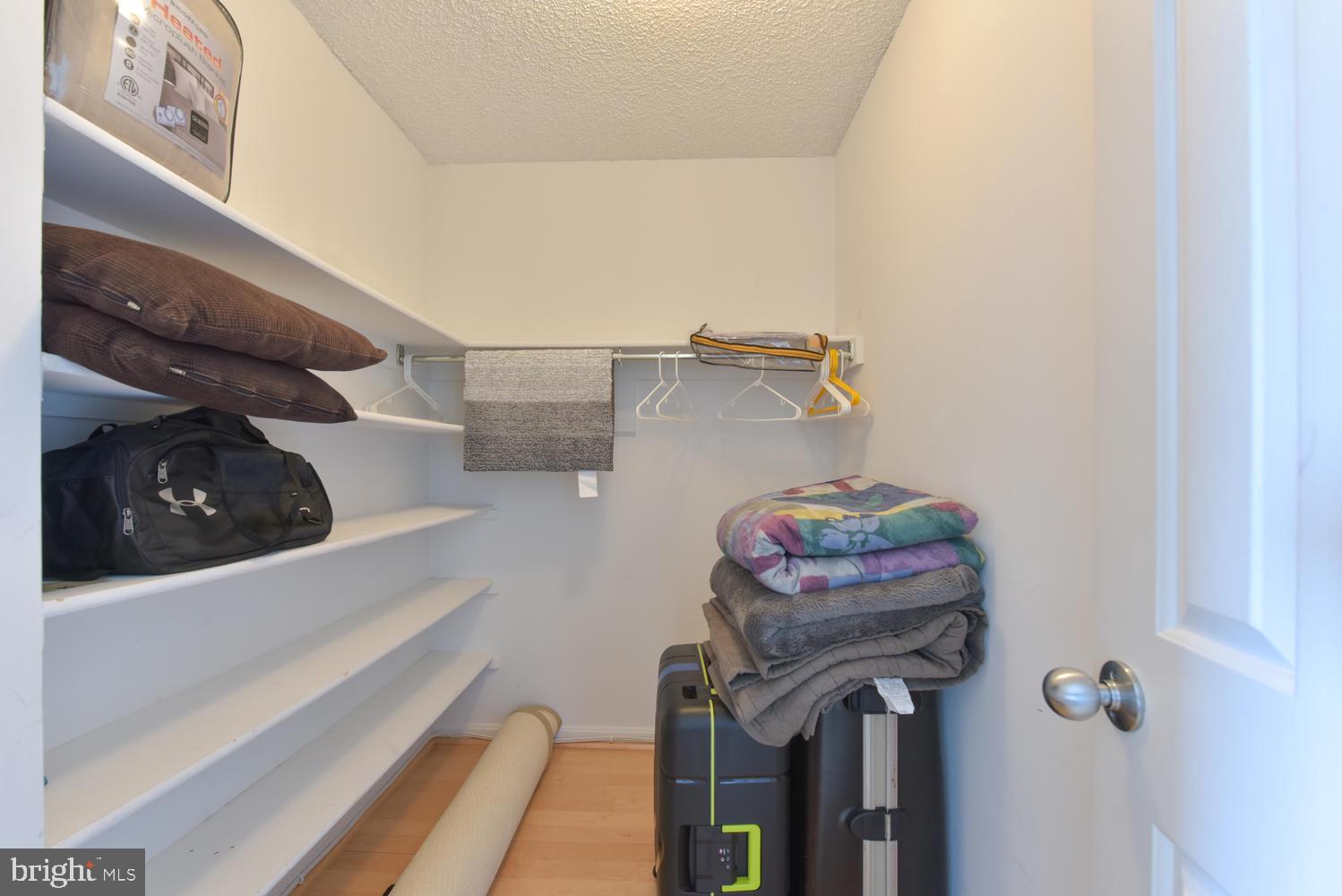 LAKESIDE PLAZA - Residential