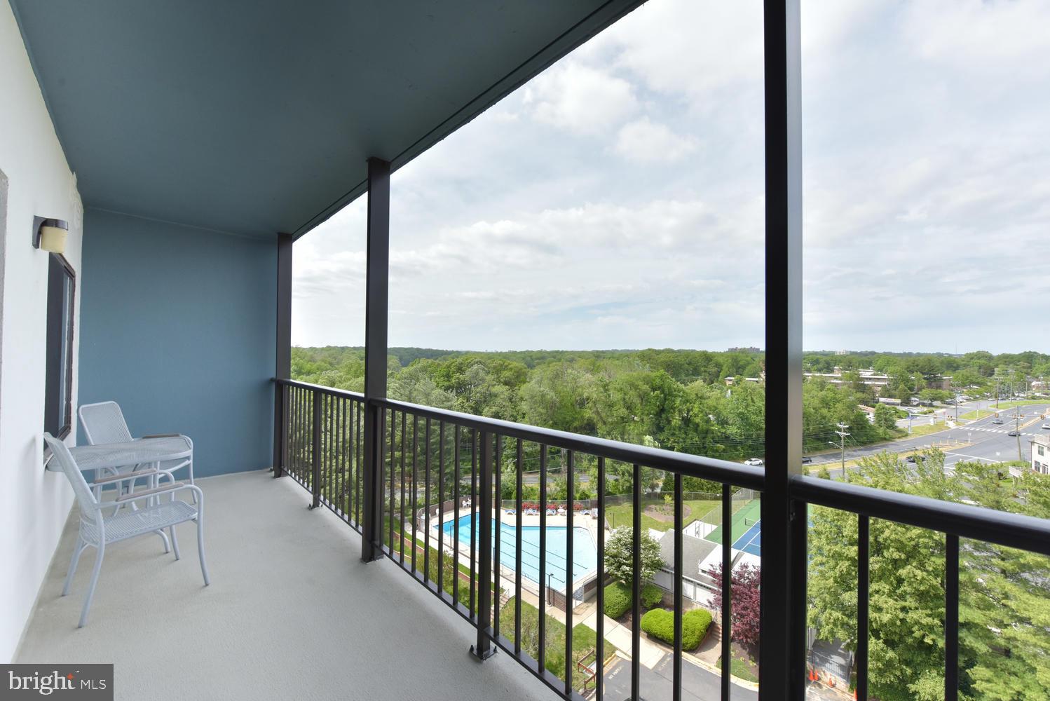 LAKESIDE PLAZA - Residential