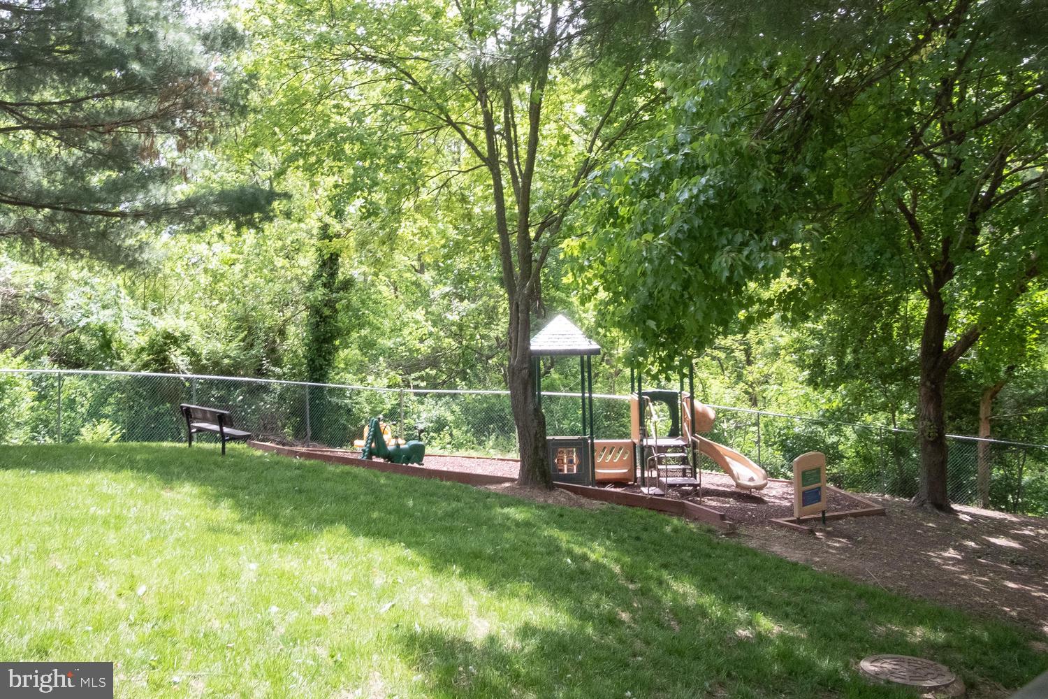 LAKESIDE PLAZA - Residential